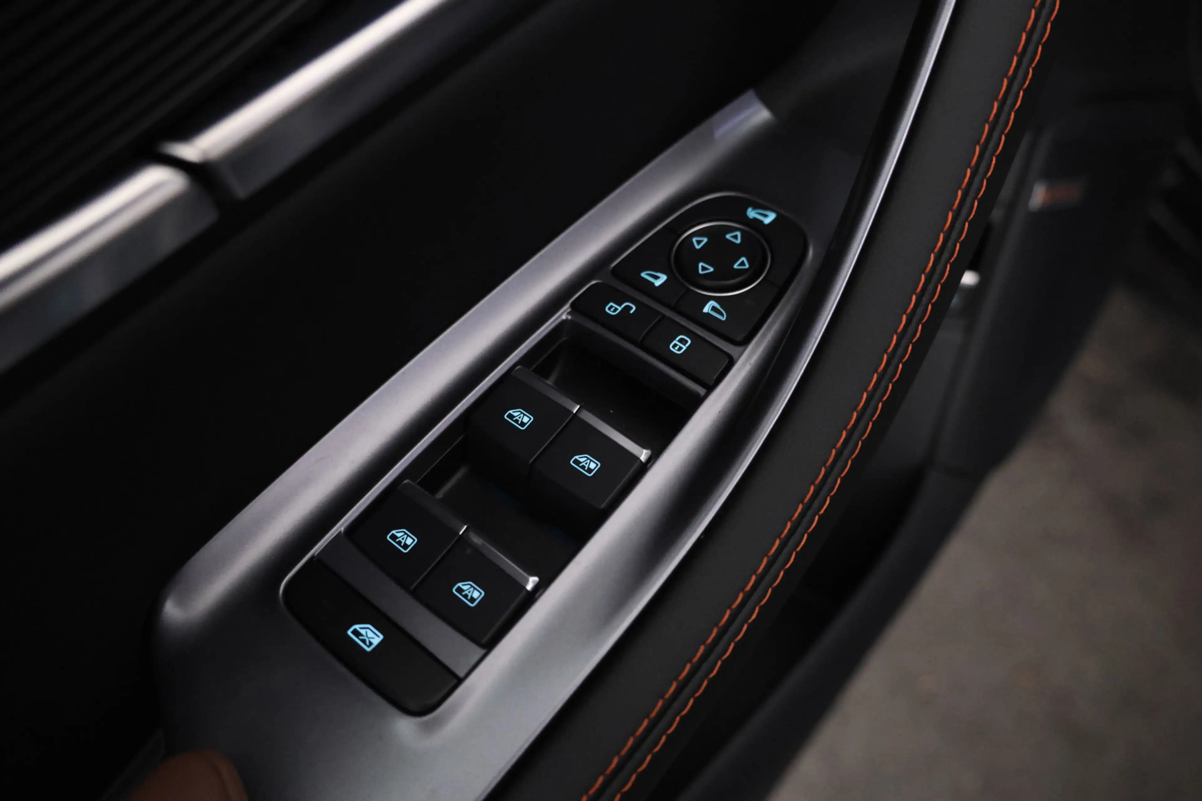 BYD Seal U 1.5 DM-i FWD Boost Plug in hybrid, Bruin int. fabr — photo 16