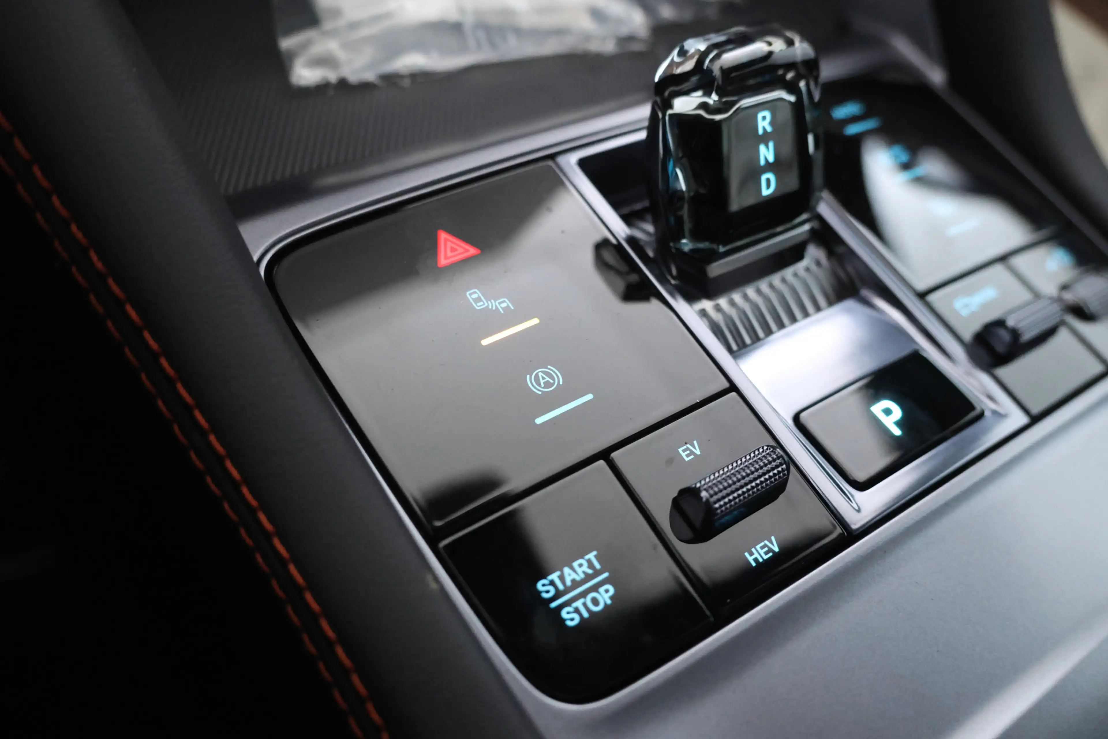 BYD Seal U 1.5 DM-i FWD Boost Plug in hybrid, Bruin int. fabr — photo 37