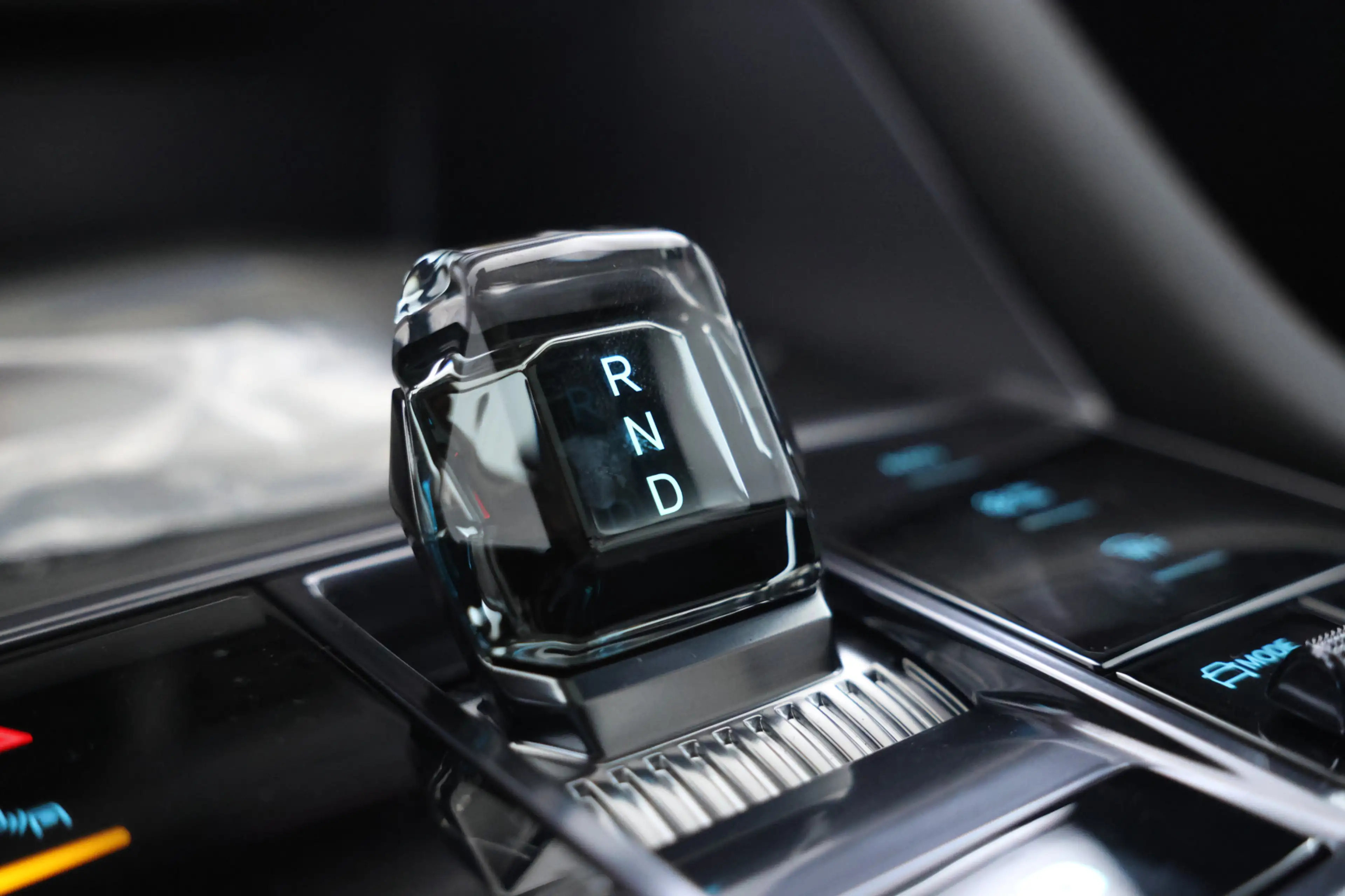 BYD Seal U 1.5 DM-i FWD Boost Plug in hybrid, Bruin int. fabr — photo 38