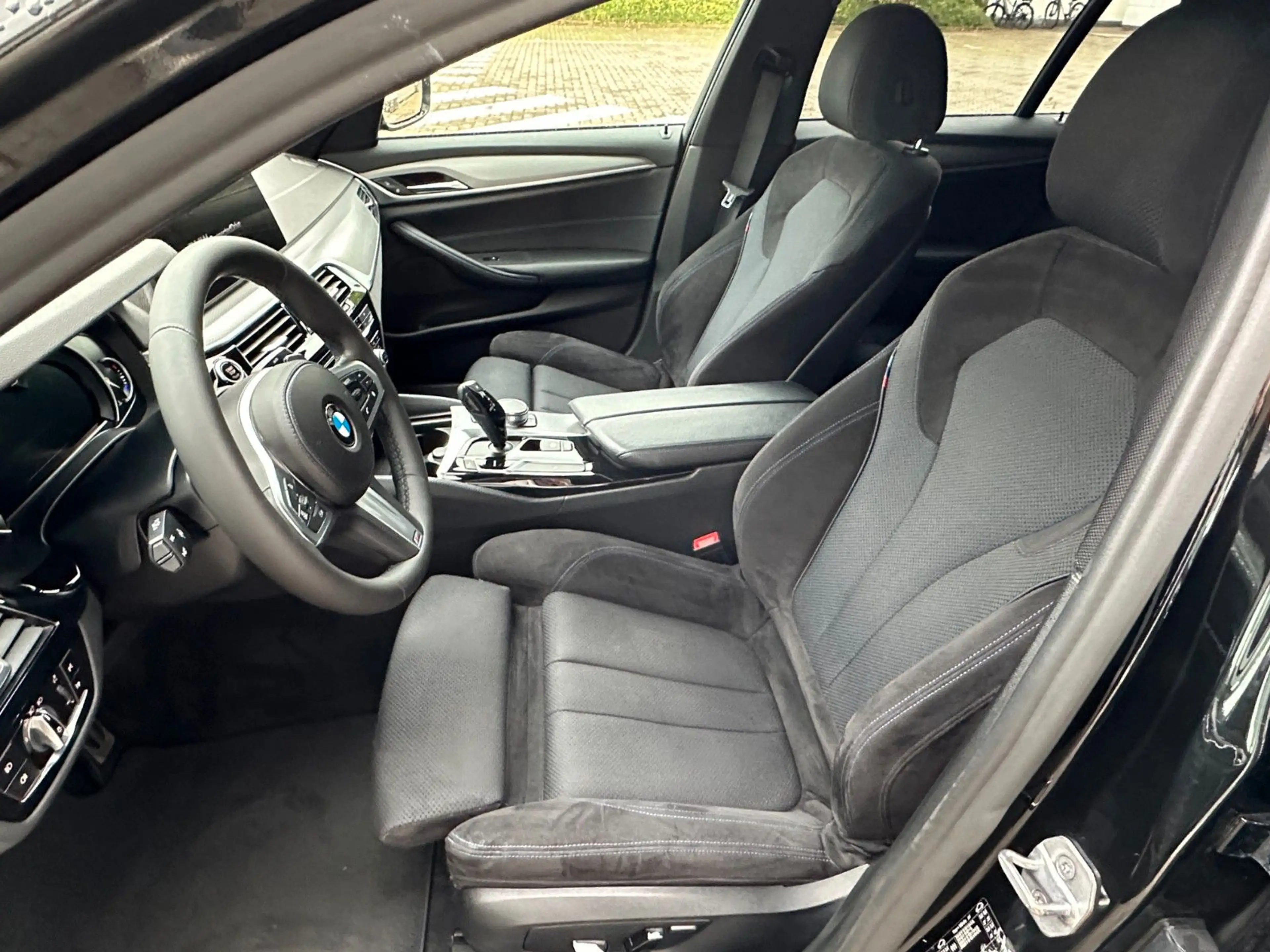 BMW 520 dA Touring M Sport+Kamera+Navi+Alarm+Klimaa. — photo 12