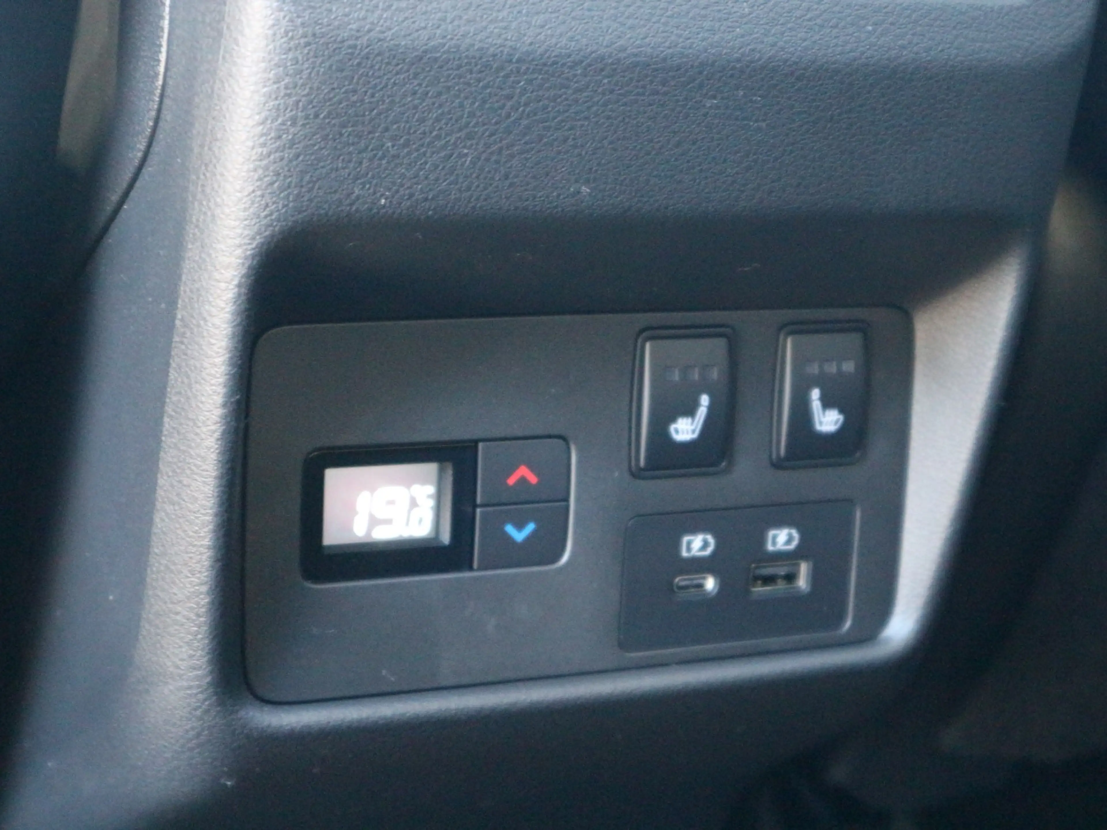 Nissan X-Trail N-CONNECTA 1.5 VC-T e-POWER ACC+LED+Navi — photo 14