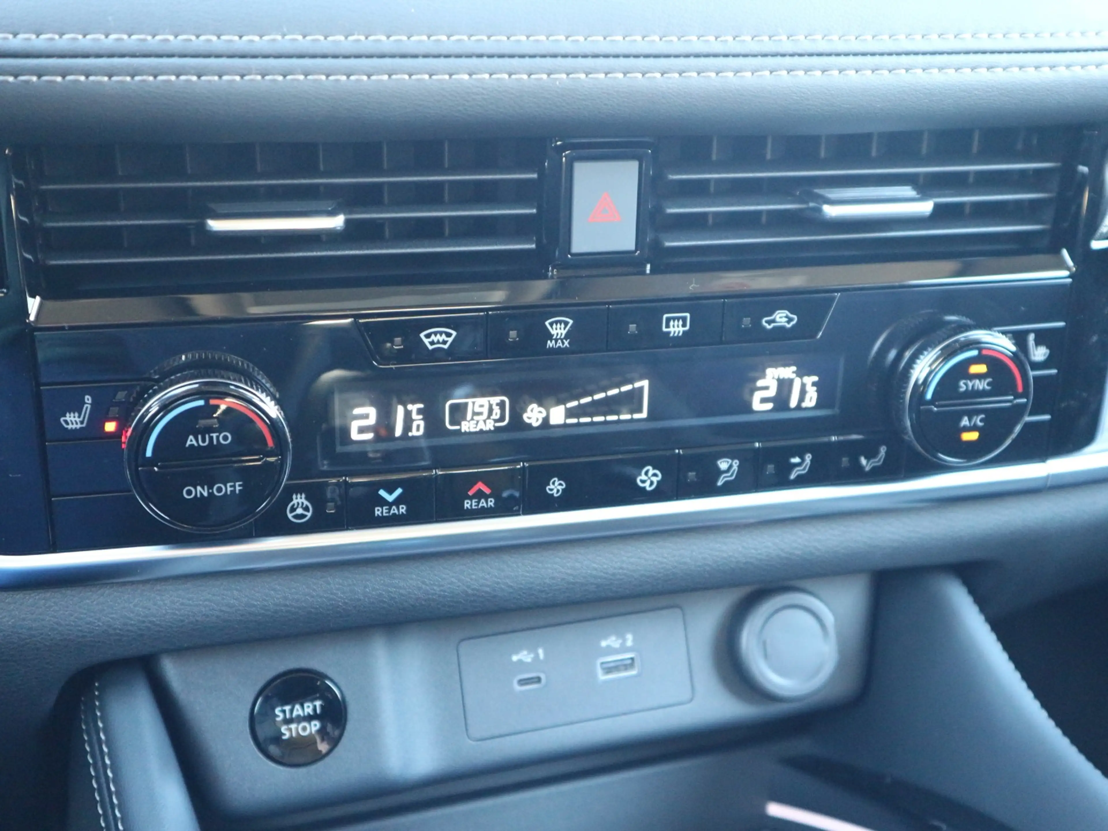 Nissan X-Trail N-CONNECTA 1.5 VC-T e-POWER ACC+LED+Navi — photo 13