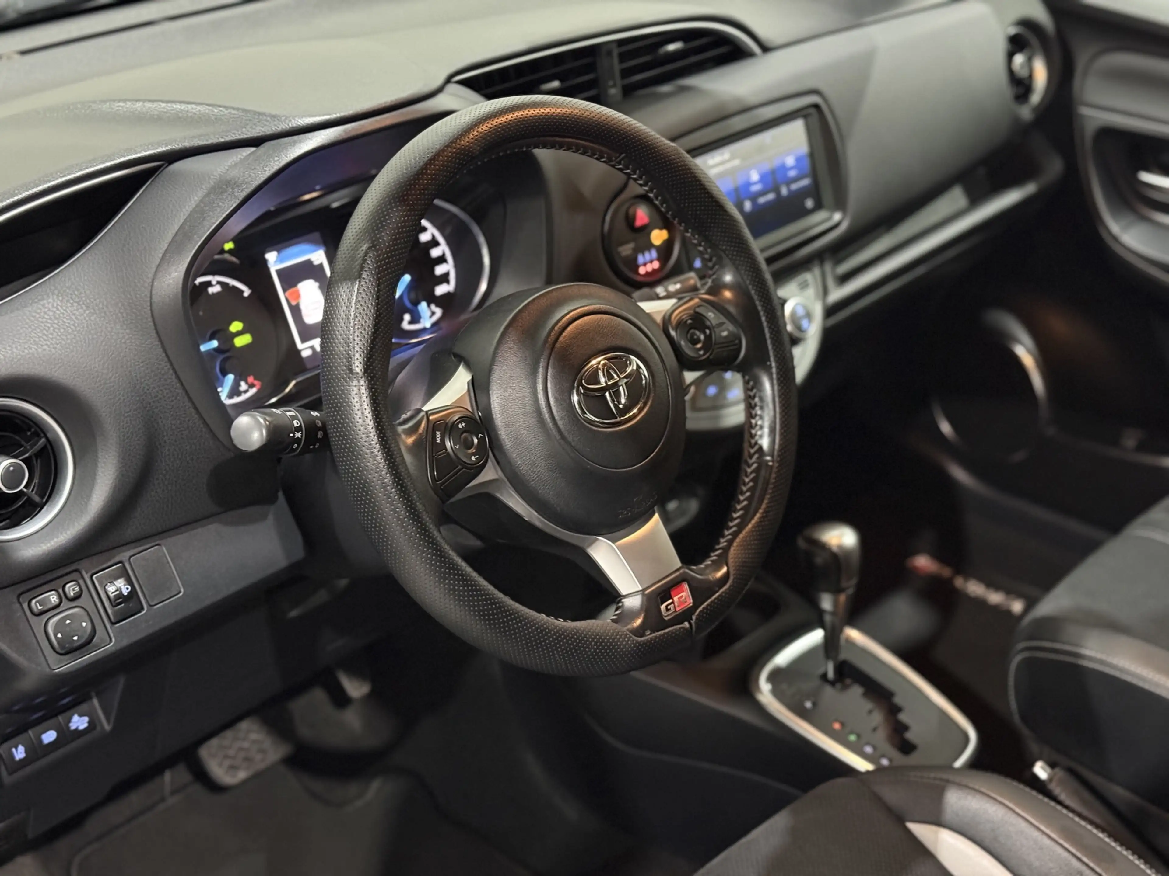 Toyota Yaris 1.5 Hybrid GR SPORT 100 PK UNIEK VOL — photo 11