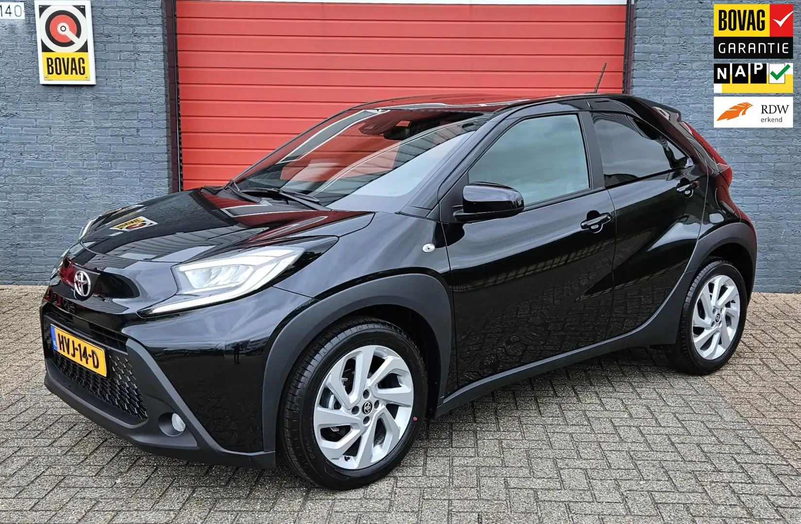 Toyota Aygo X 1.0 VVT-i MT Active, Led Camera Stoelverwarming Zwart - 1