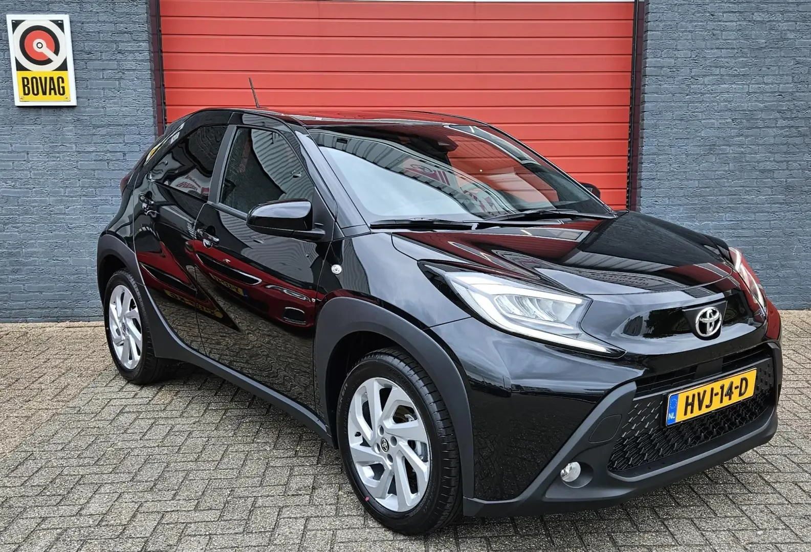 Toyota Aygo X 1.0 VVT-i MT Active, Led Camera Stoelverwarming Zwart - 2