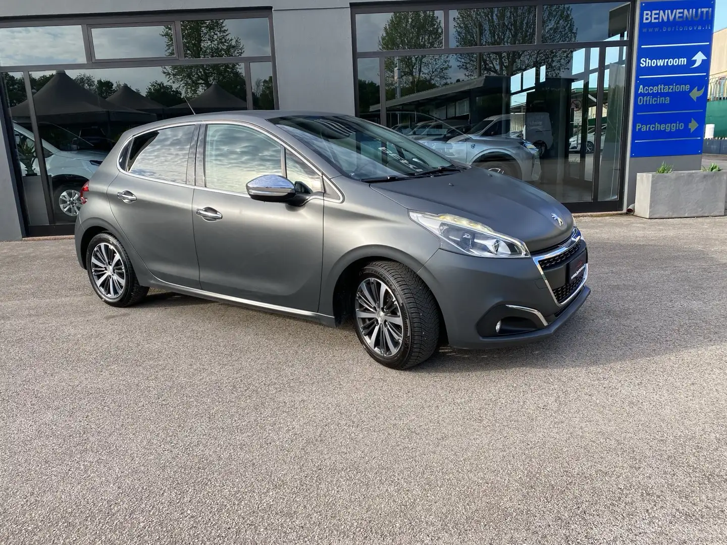 Peugeot 208 BlueHDi 100 5 porte Allure Grijs - 1
