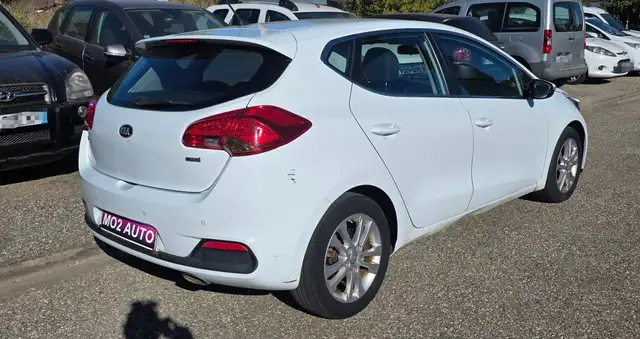 Kia Ceed view 2
