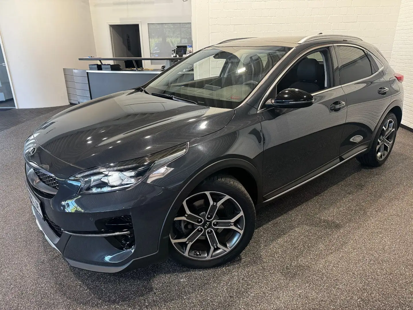 Kia XCeed Platinum Edition PANORAMA NAVI+CAM LEDER Gris - 2