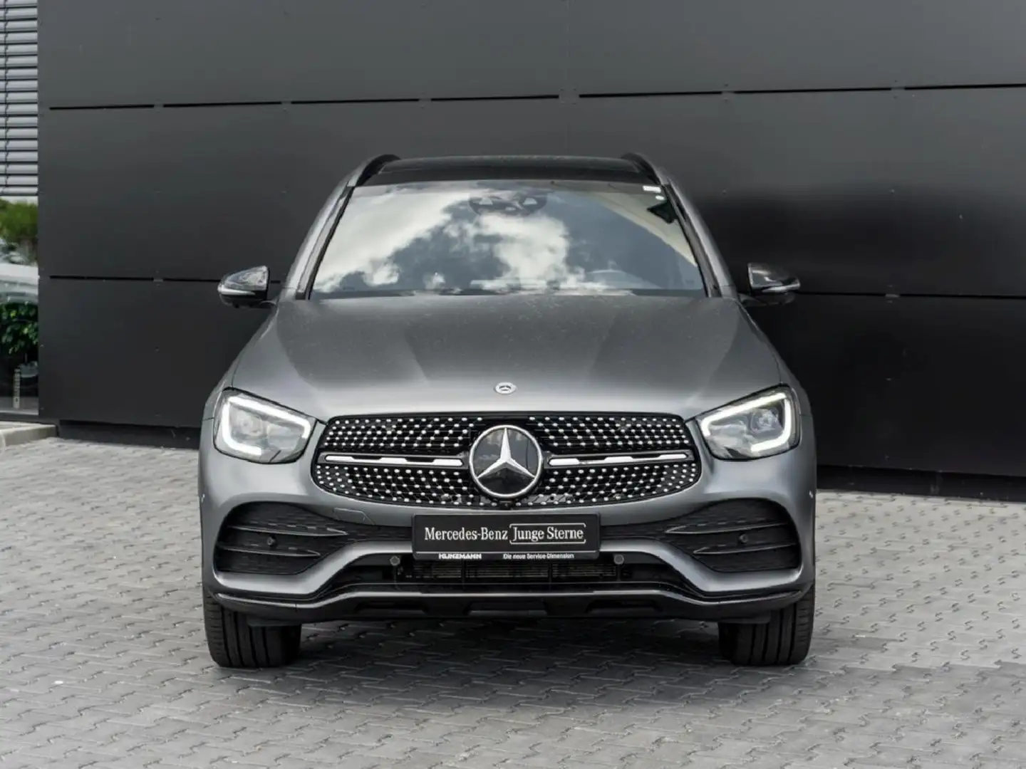 Mercedes-Benz GLC 300 de 4M AMG Night Panorama Distronic AHK Grau - 2