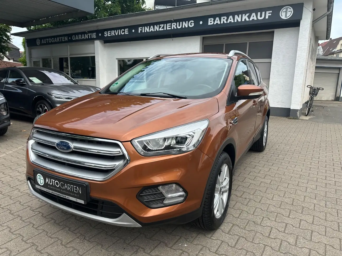Ford Kuga Cool & Connect Braun - 1