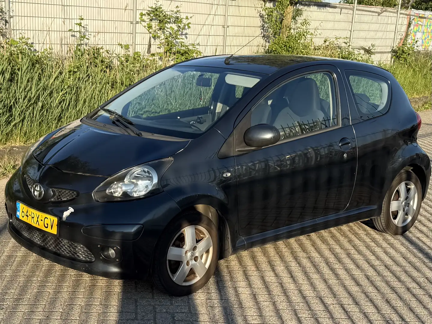 Toyota Aygo Automaat 1.0-12V Sport Grijs - 2