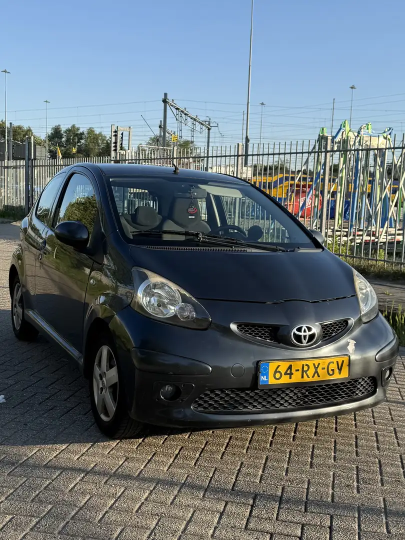 Toyota Aygo Automaat 1.0-12V Sport Grijs - 1