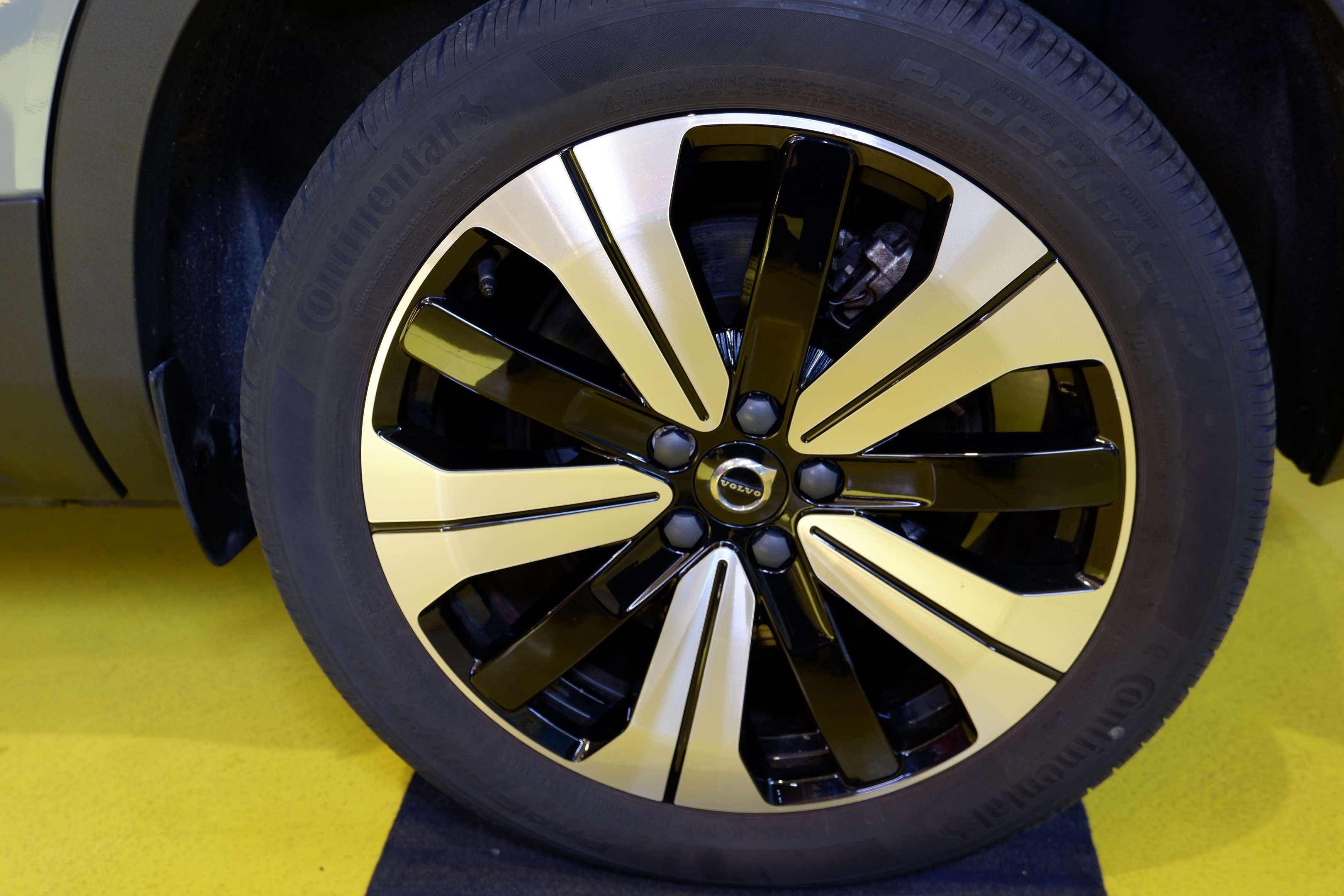 2023 Volvo XC40 Recharge , AWD , Twin Motor , Winter Pack thumb 8