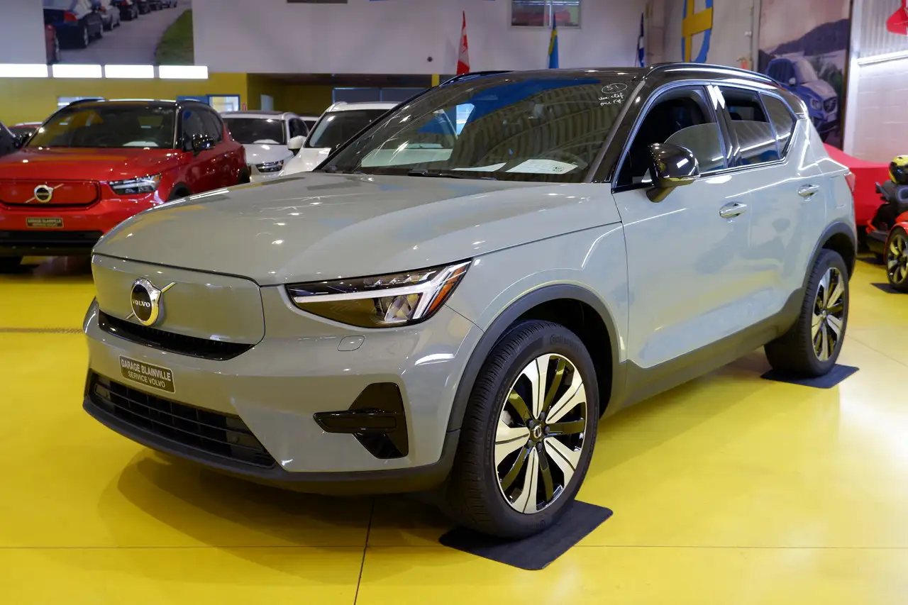 2023 Volvo XC40