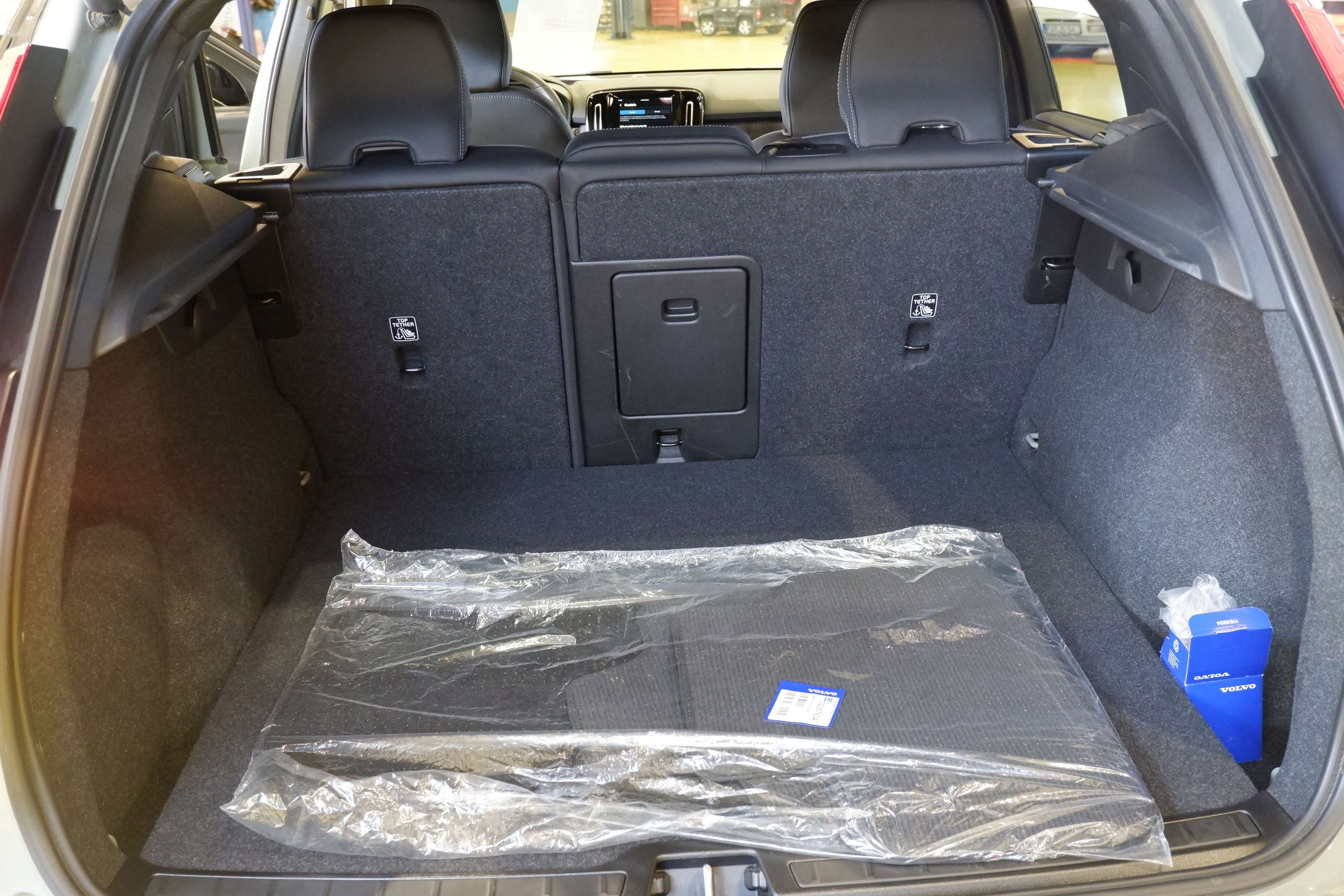 2023 Volvo XC40 Recharge , AWD , Twin Motor , Winter Pack thumb 15