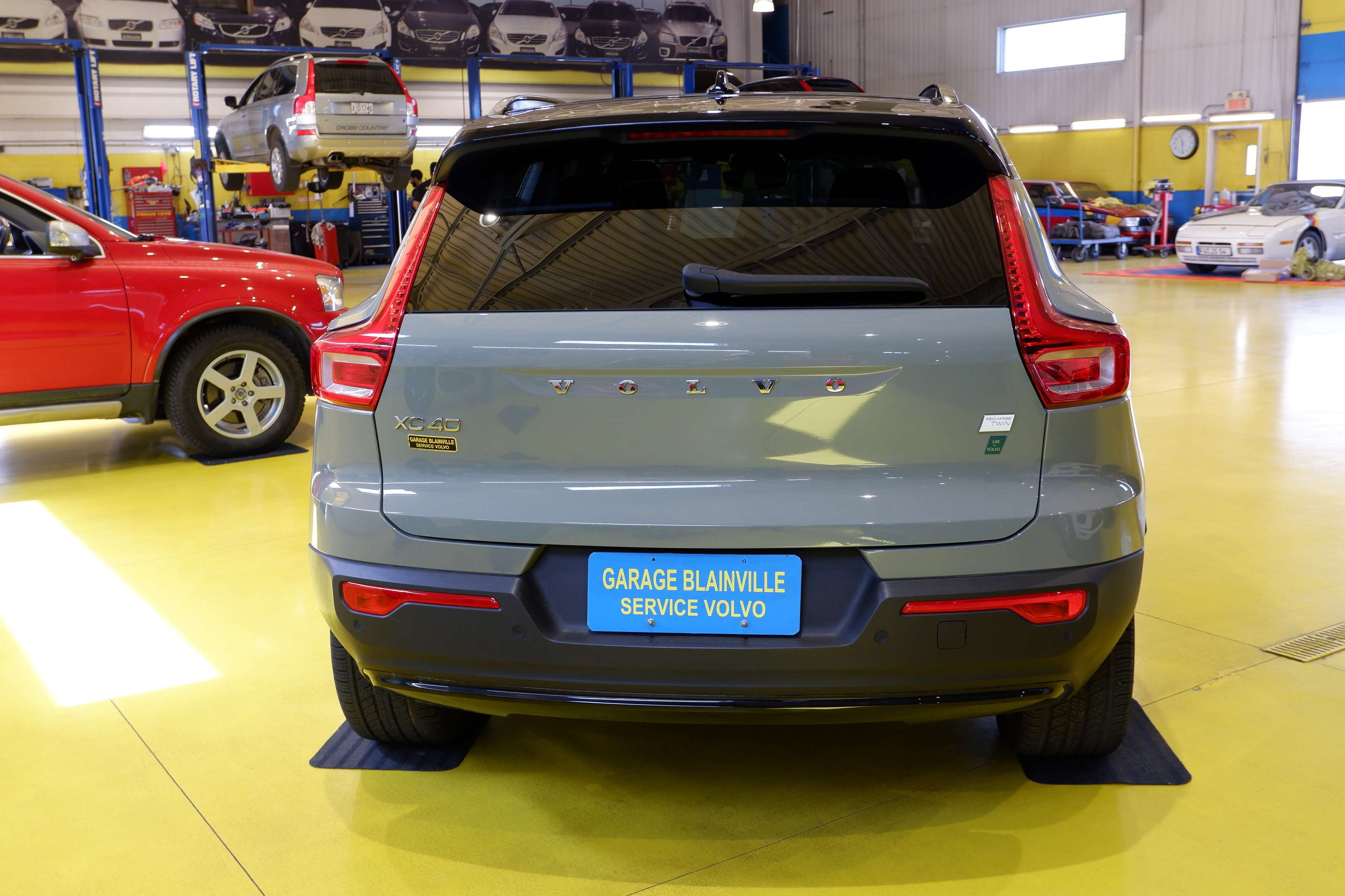 2023 Volvo XC40 Recharge , AWD , Twin Motor , Winter Pack alt 4