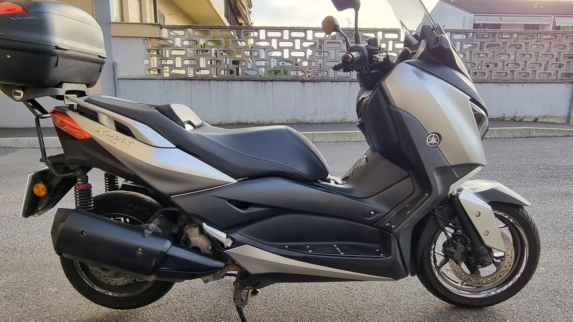 Yamaha X-Max 300 ABS Grigio - 1
