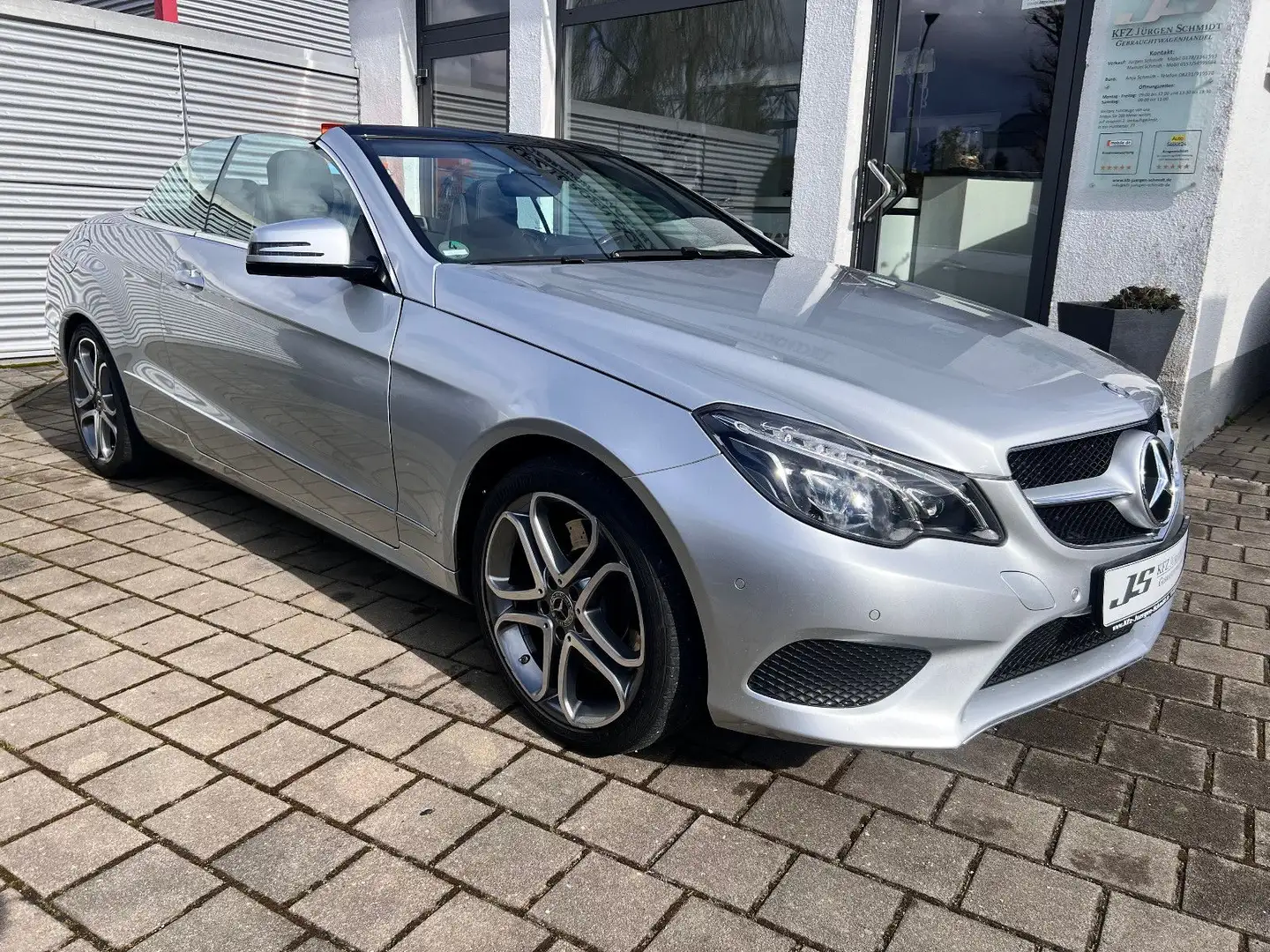 Mercedes-Benz E 320 CGI E -Klasse Cabrio Leder Navi 46000 KM Argintiu - 2