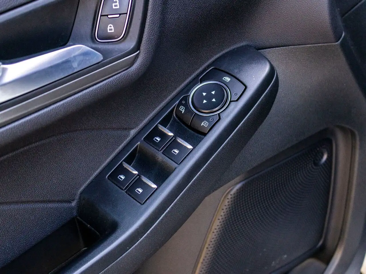 Ford Escape снимка Ford Escape