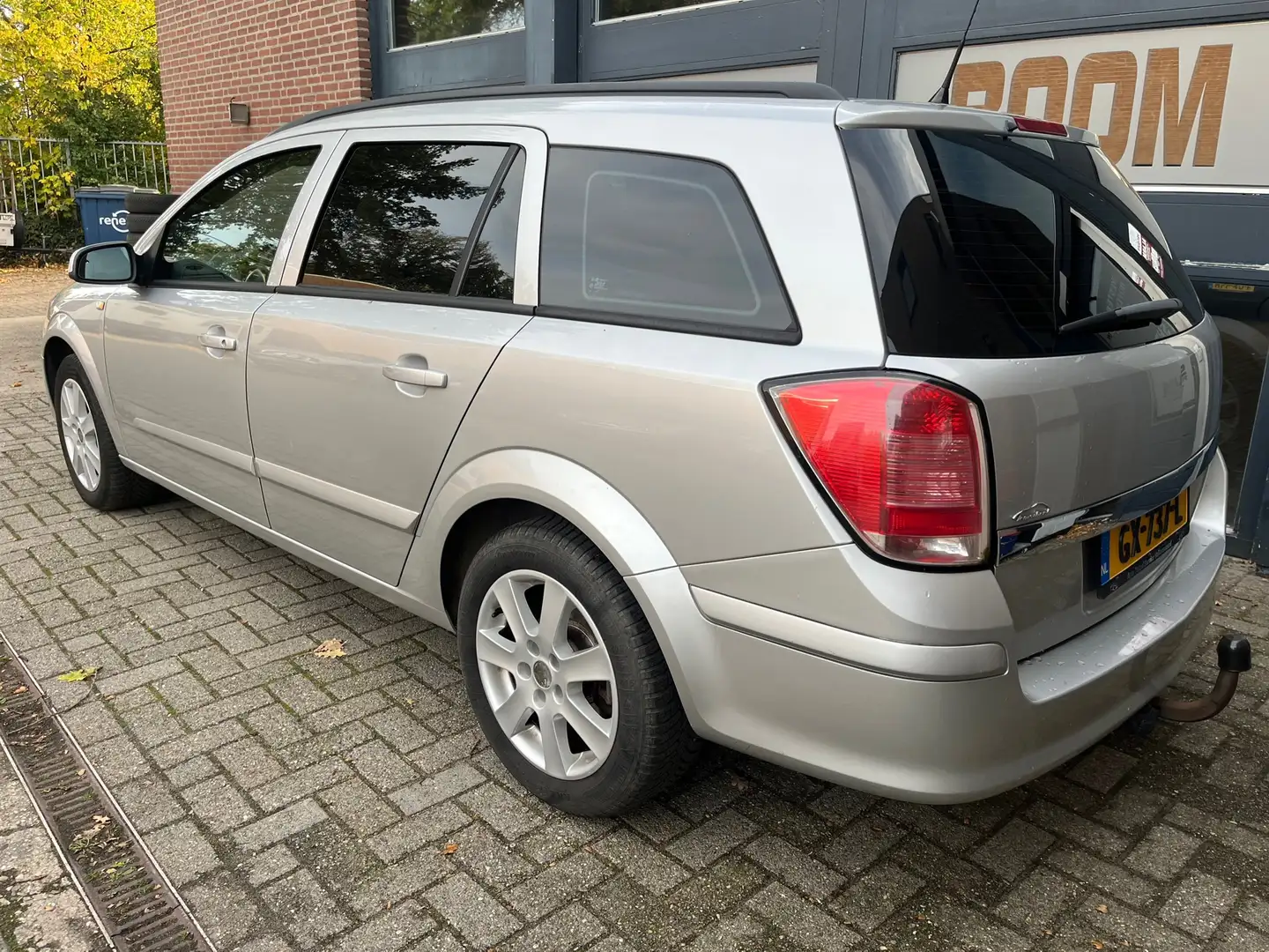 Opel Astra Wagon 1.8 Essentia Grijs - 2
