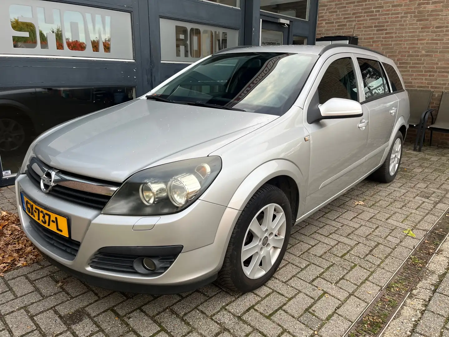 Opel Astra Wagon 1.8 Essentia Grijs - 1