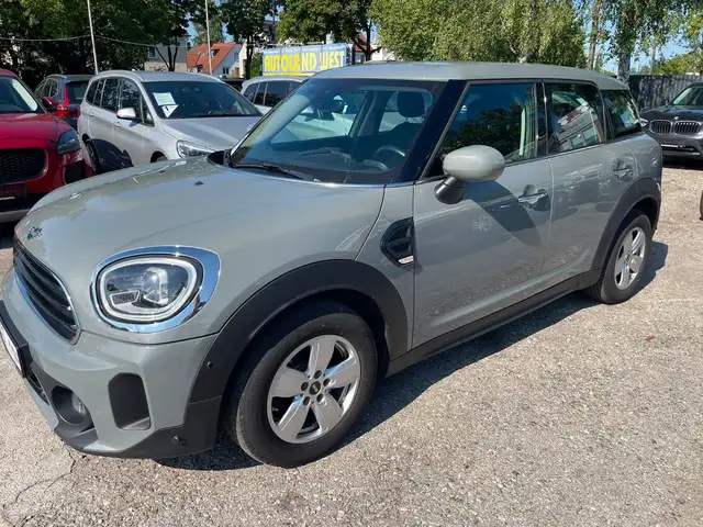 MINI Cooper D Countryman Essential Trim