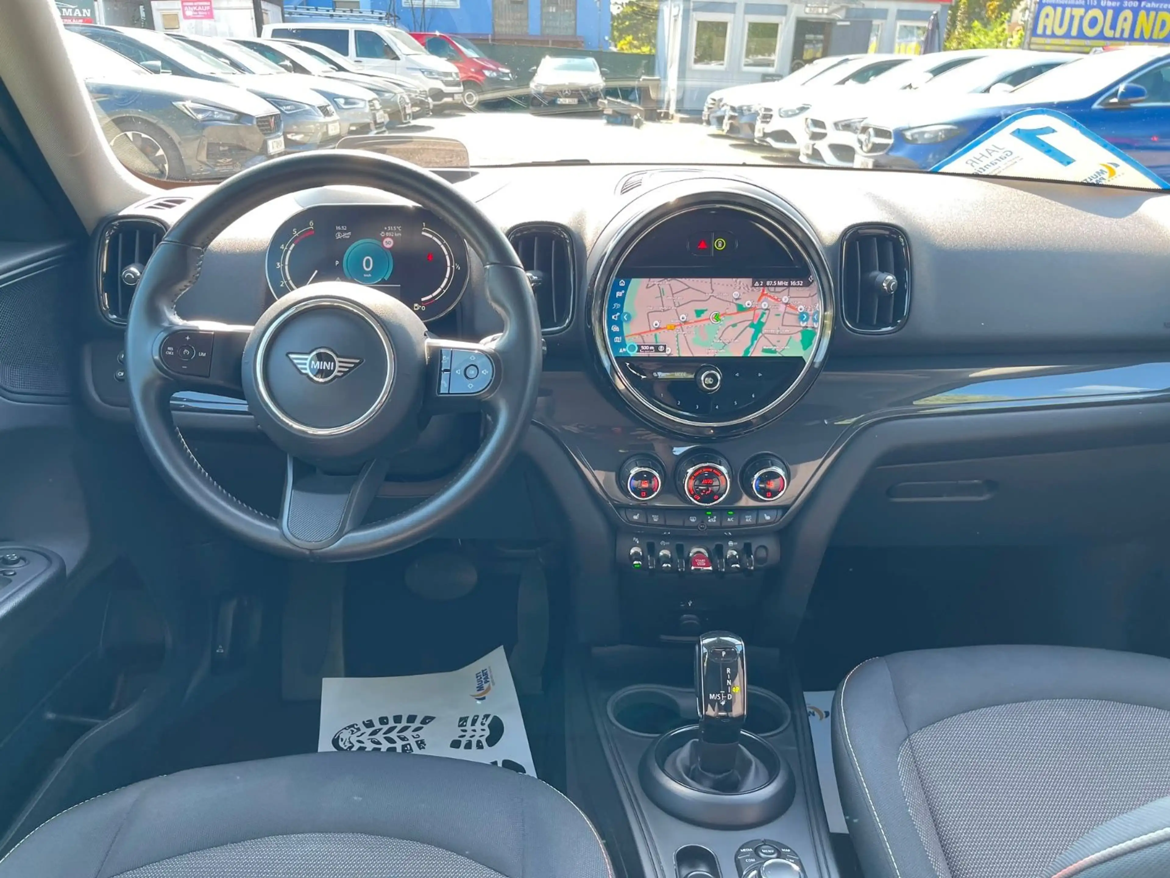MINI Cooper D Countryman Essential Trim — photo 13