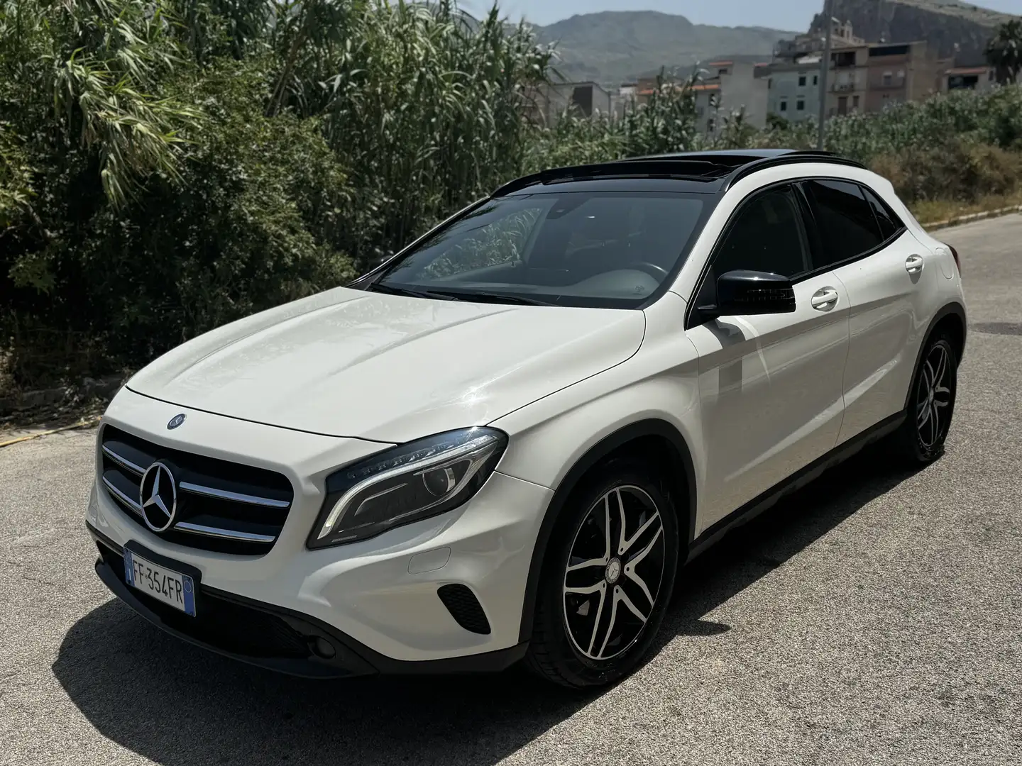 Mercedes-Benz GLA 180 d Business auto Bianco - 1