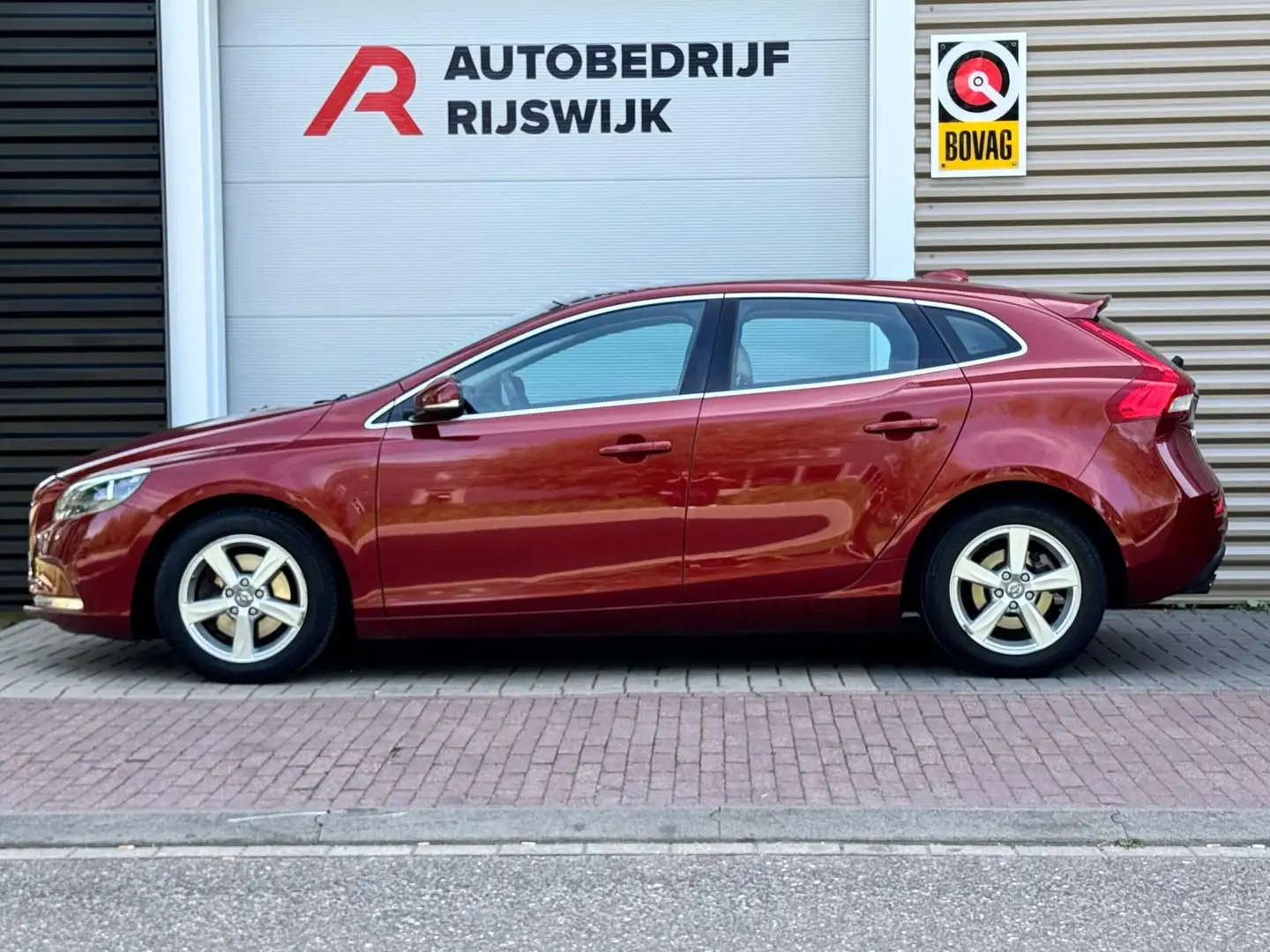 Volvo V40 1.6 T4 Momentum Camera/Navi Rood - 2