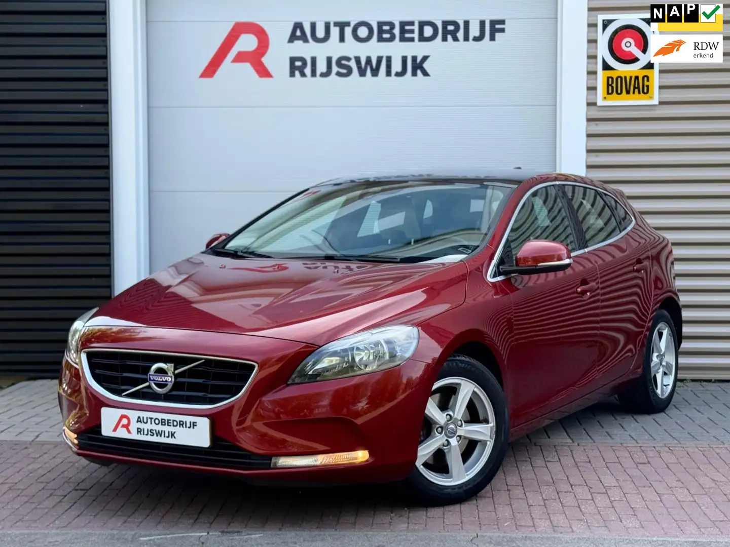 Volvo V40 1.6 T4 Momentum Camera/Navi Rood - 1