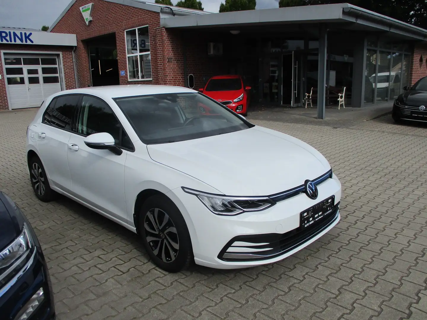 Volkswagen Golf VIII Lim. Active Weiß - 2