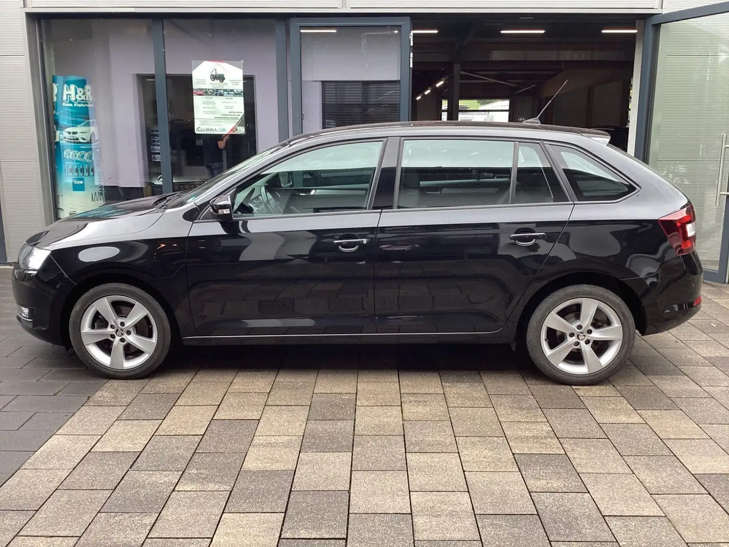 Skoda Rapid/Spaceback Spaceback 1,2 TSI Ambition Schwarz - 1