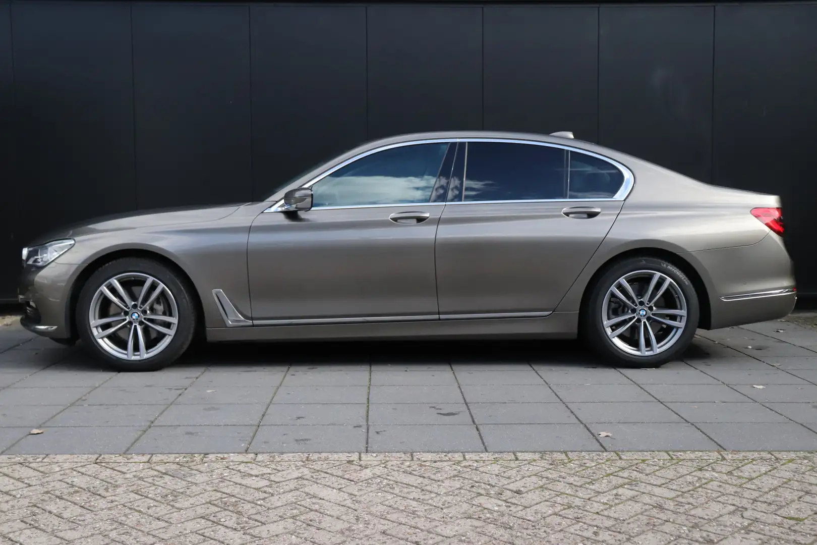 BMW 740 7-serie 740i High Executive | LEDER | SCHUIFDAK | Šedá - 2