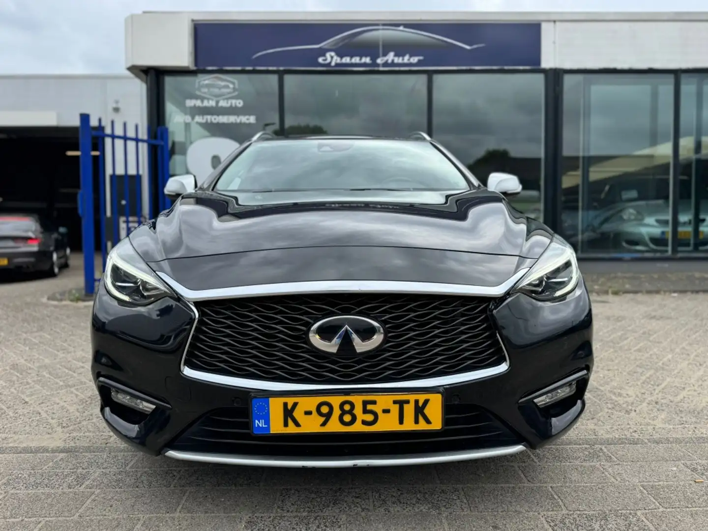 Infiniti Q30 1.6t Sport | AUTOMAAT | 360° | PANO | BOSE | Black - 2