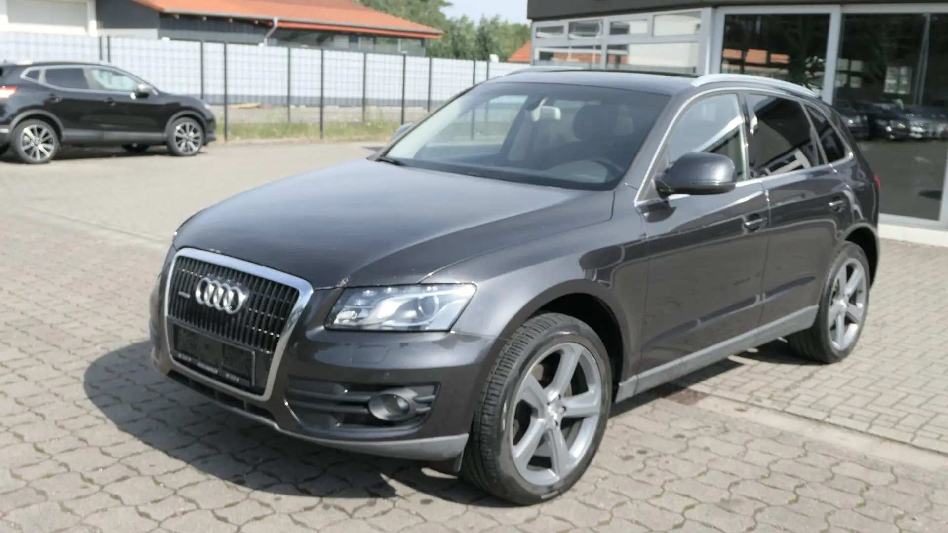 Audi Q5 3.0 TDI  quattro/Panorama/Navi/Euro5/Bi-Xenon Grau - 1