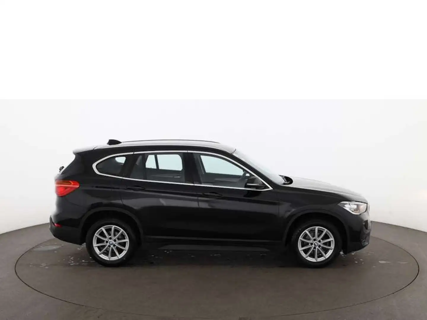 BMW X1 sDrive16d Advantage Aut NAV TEMP SITZHZG R-CAM Schwarz - 2