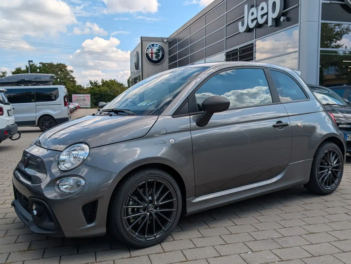 Abarth 595 T-Jet Record Grau Schalter PDC BEATS    EU Grau - 1