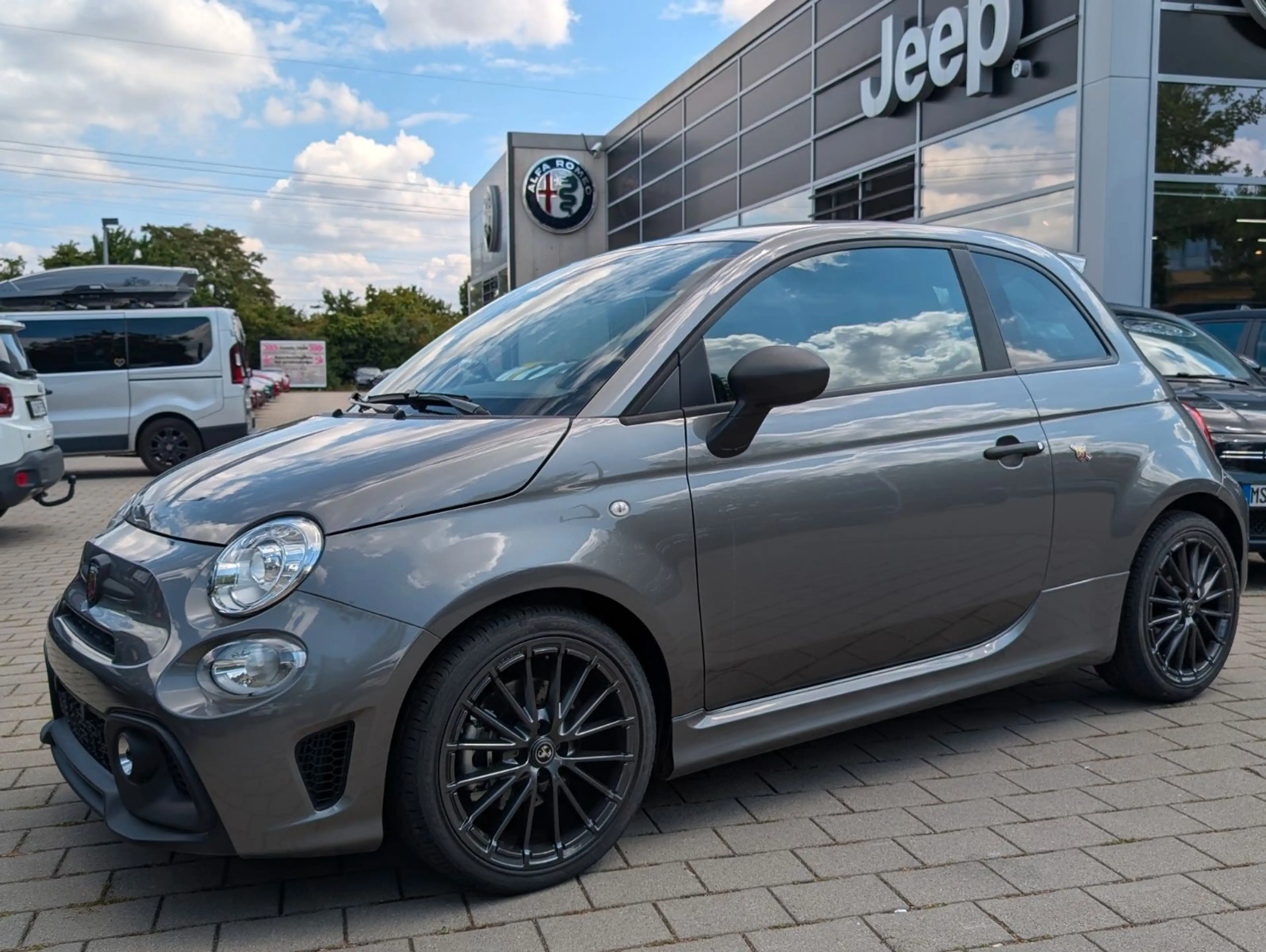 Abarth 595 T-Jet Record Grau Schalter PDC BEATS EU