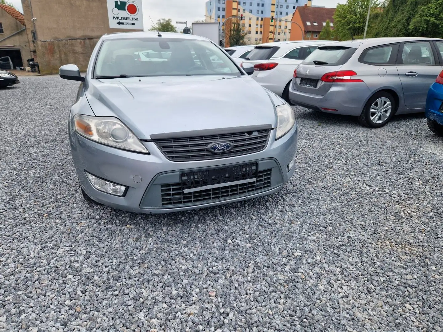 Ford Mondeo Lim. Ghia Argent - 2