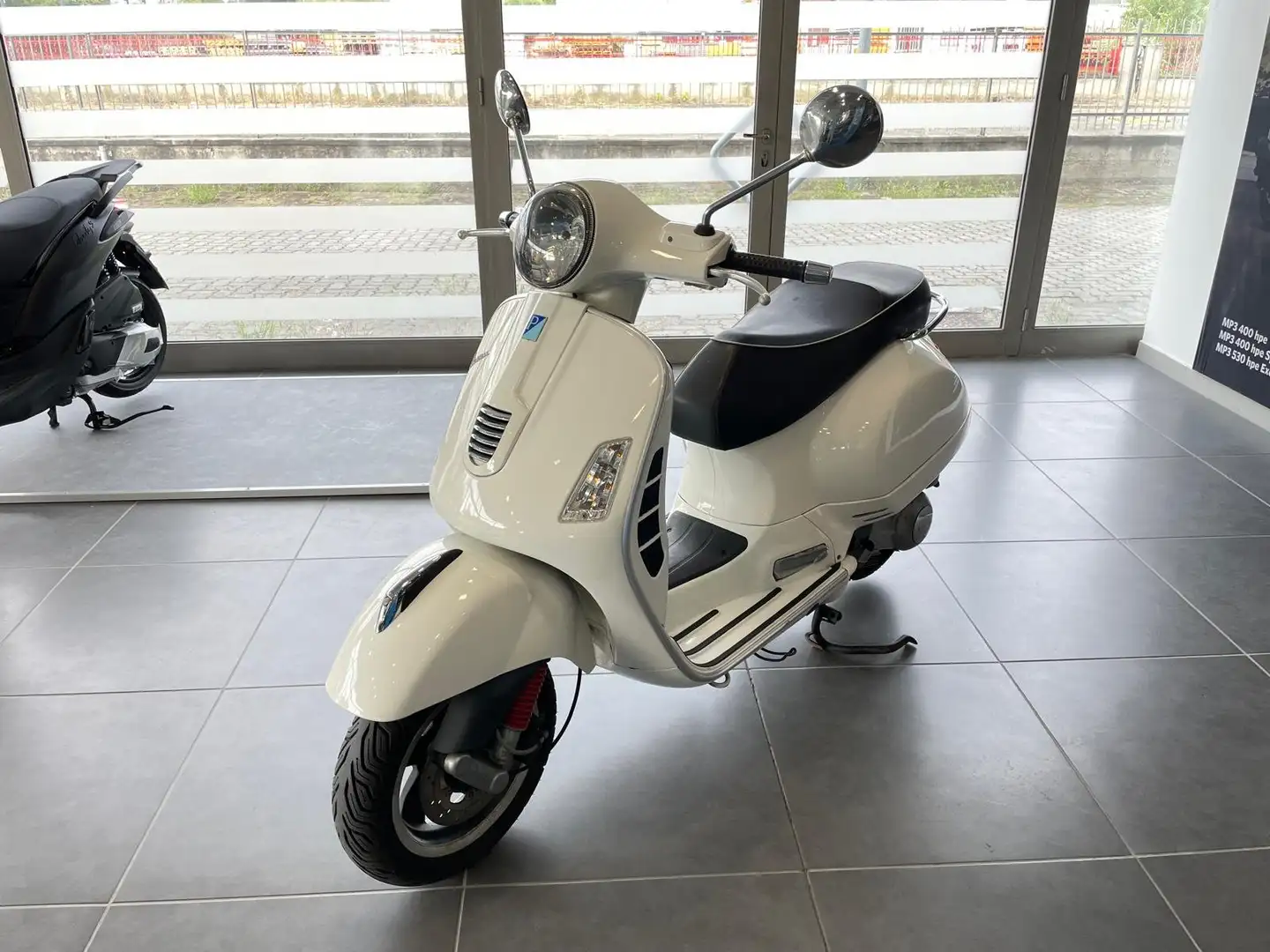 Vespa GTS Super 300 SOLO 22.000KM, 12 MESI DI GARANZIA Bianco - 1
