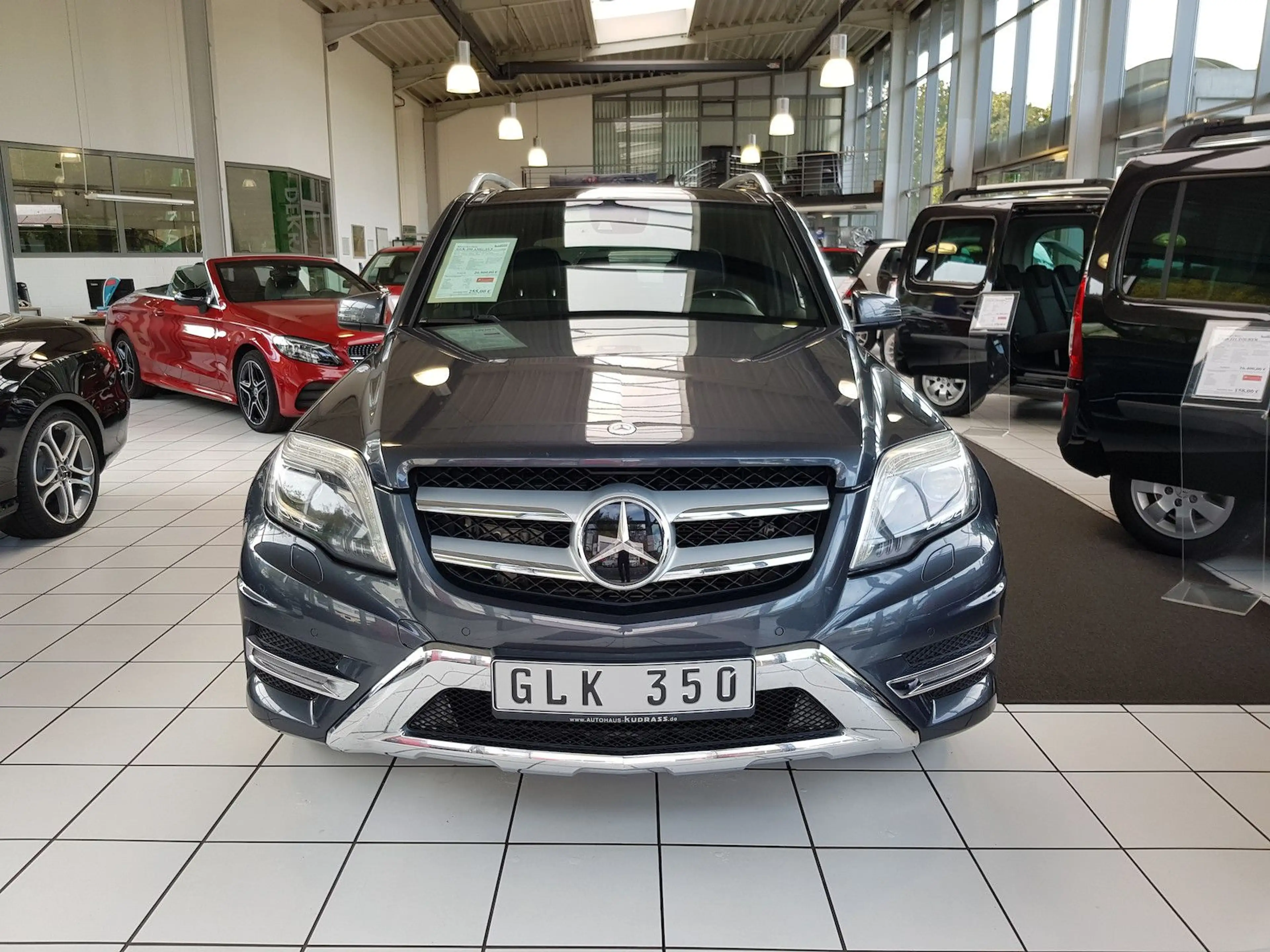 Mercedes-Benz GLK 350 AMG AUT PANO KAMERA DISTRONIC ZSH PTS — photo 15
