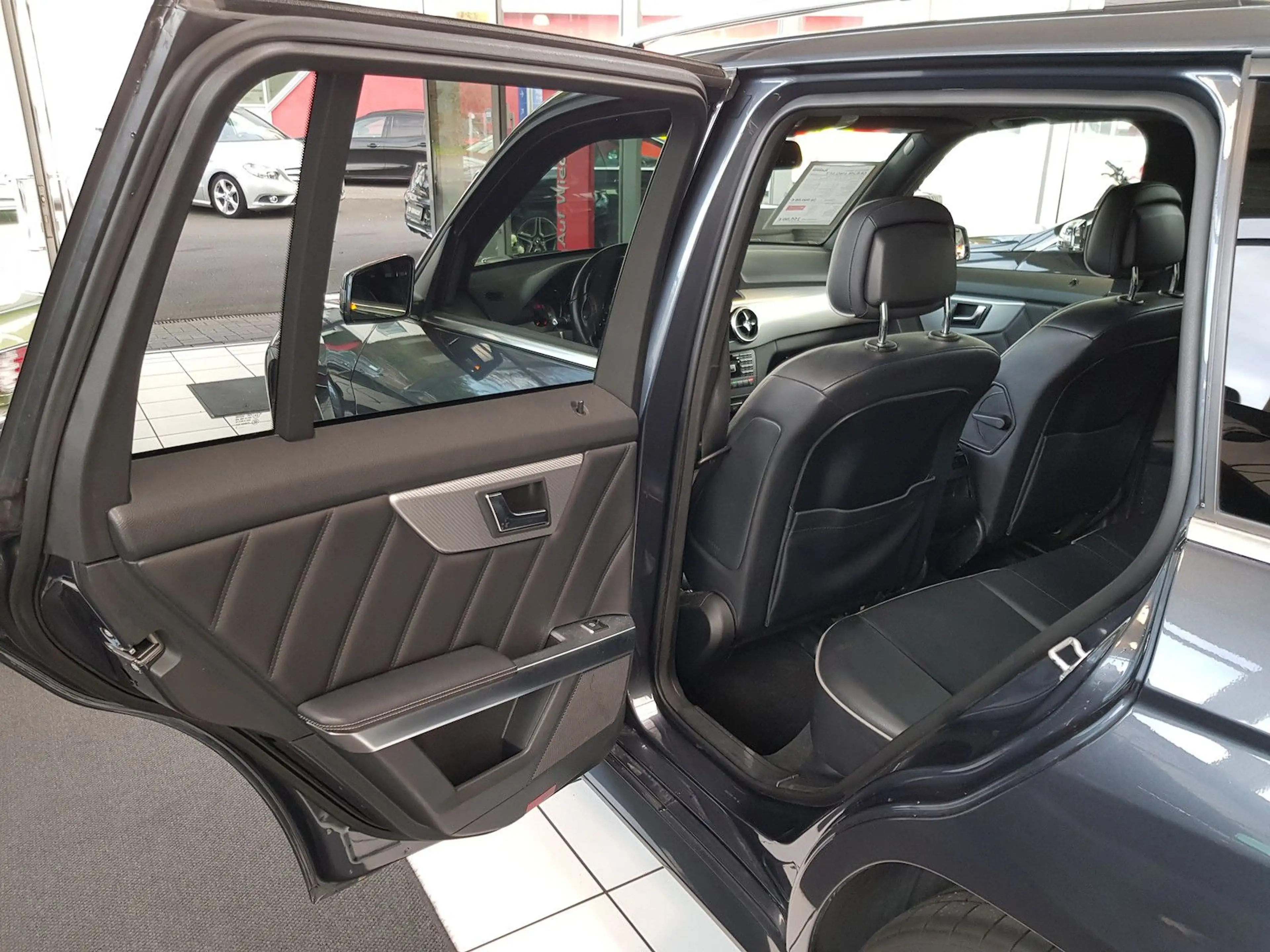Mercedes-Benz GLK 350 AMG AUT PANO KAMERA DISTRONIC ZSH PTS — photo 10