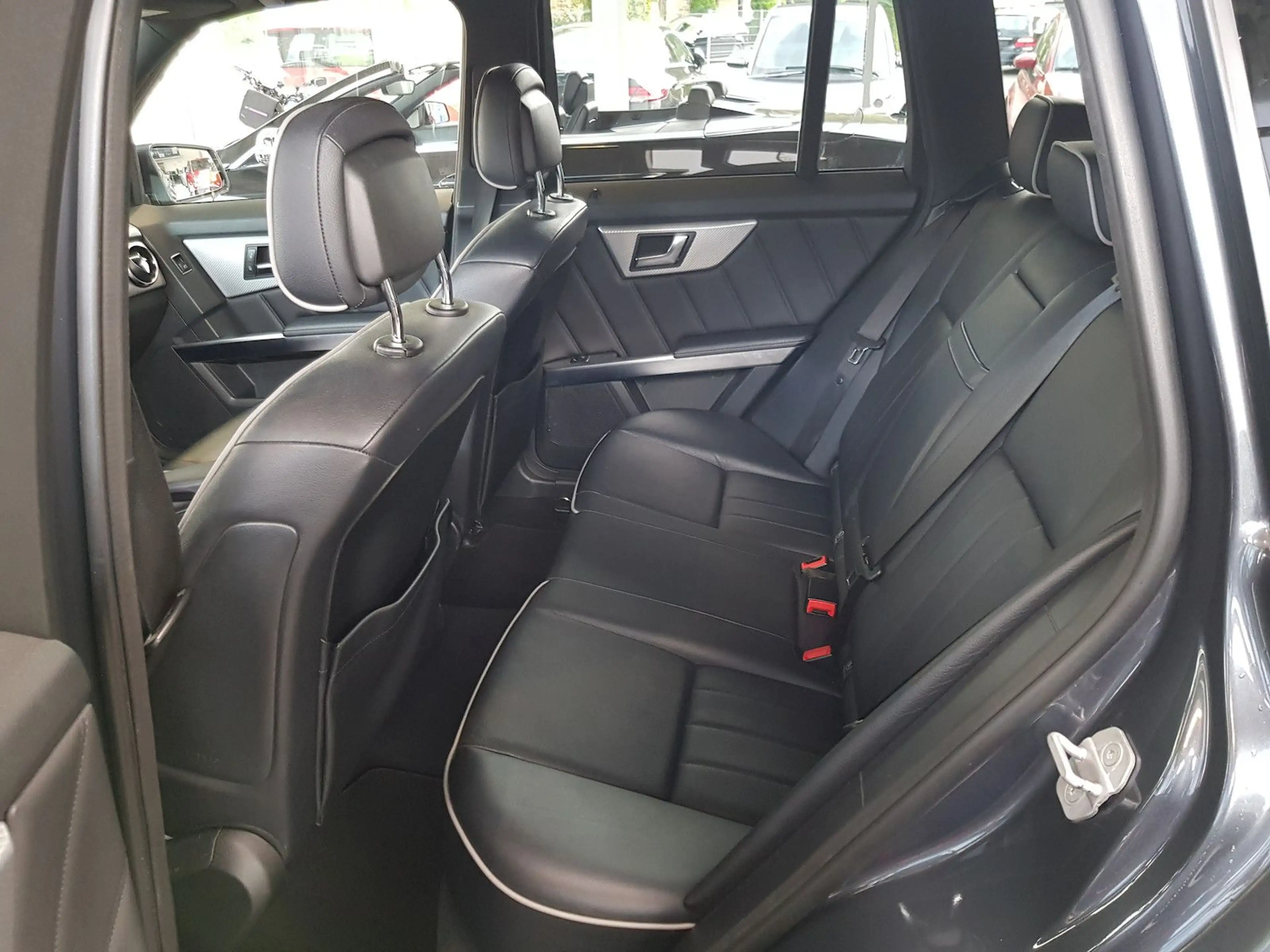 Mercedes-Benz GLK 350 AMG AUT PANO KAMERA DISTRONIC ZSH PTS — photo 11