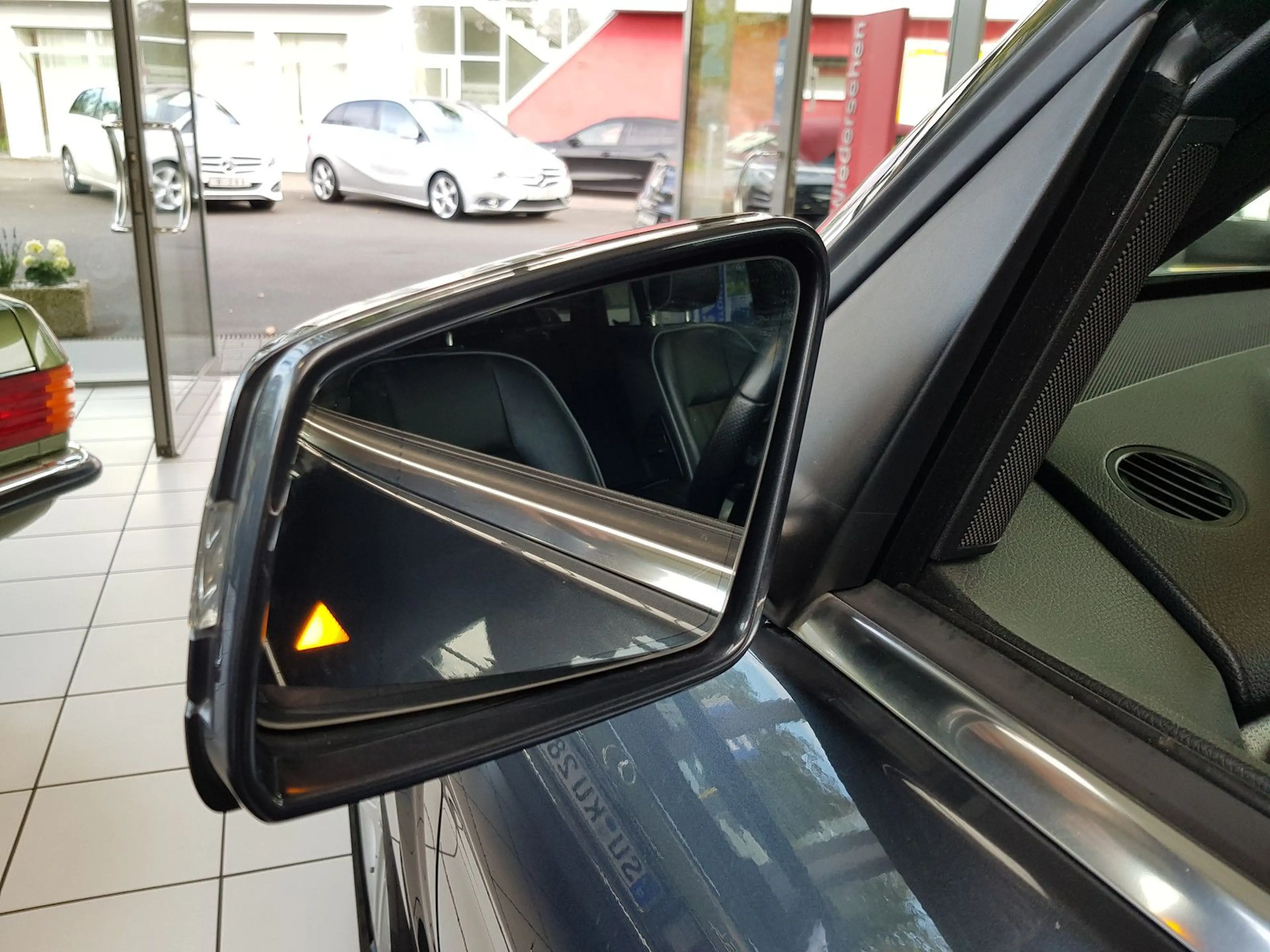 Mercedes-Benz GLK 350 AMG AUT PANO KAMERA DISTRONIC ZSH PTS — photo 9