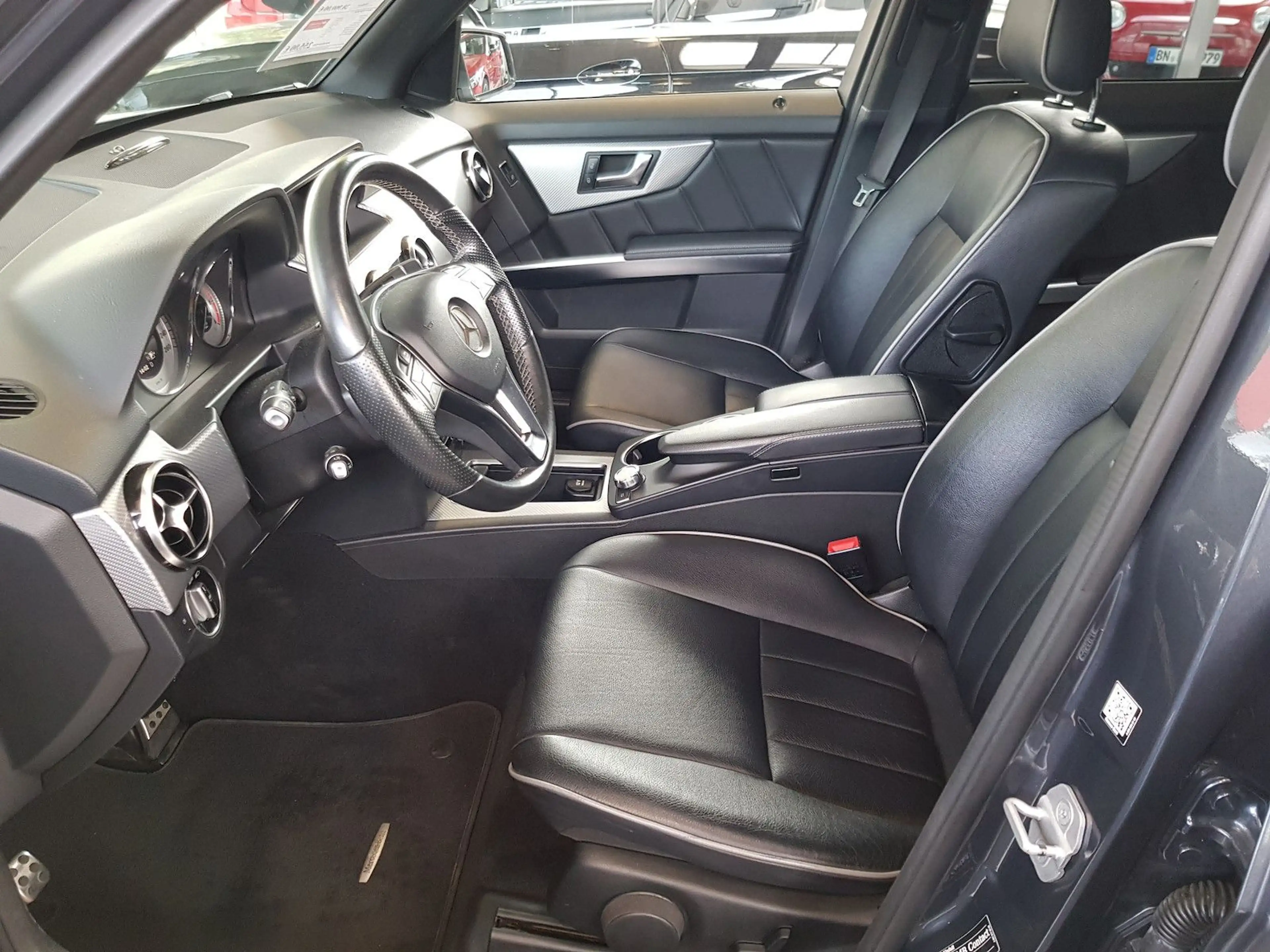 Mercedes-Benz GLK 350 AMG AUT PANO KAMERA DISTRONIC ZSH PTS — photo 7