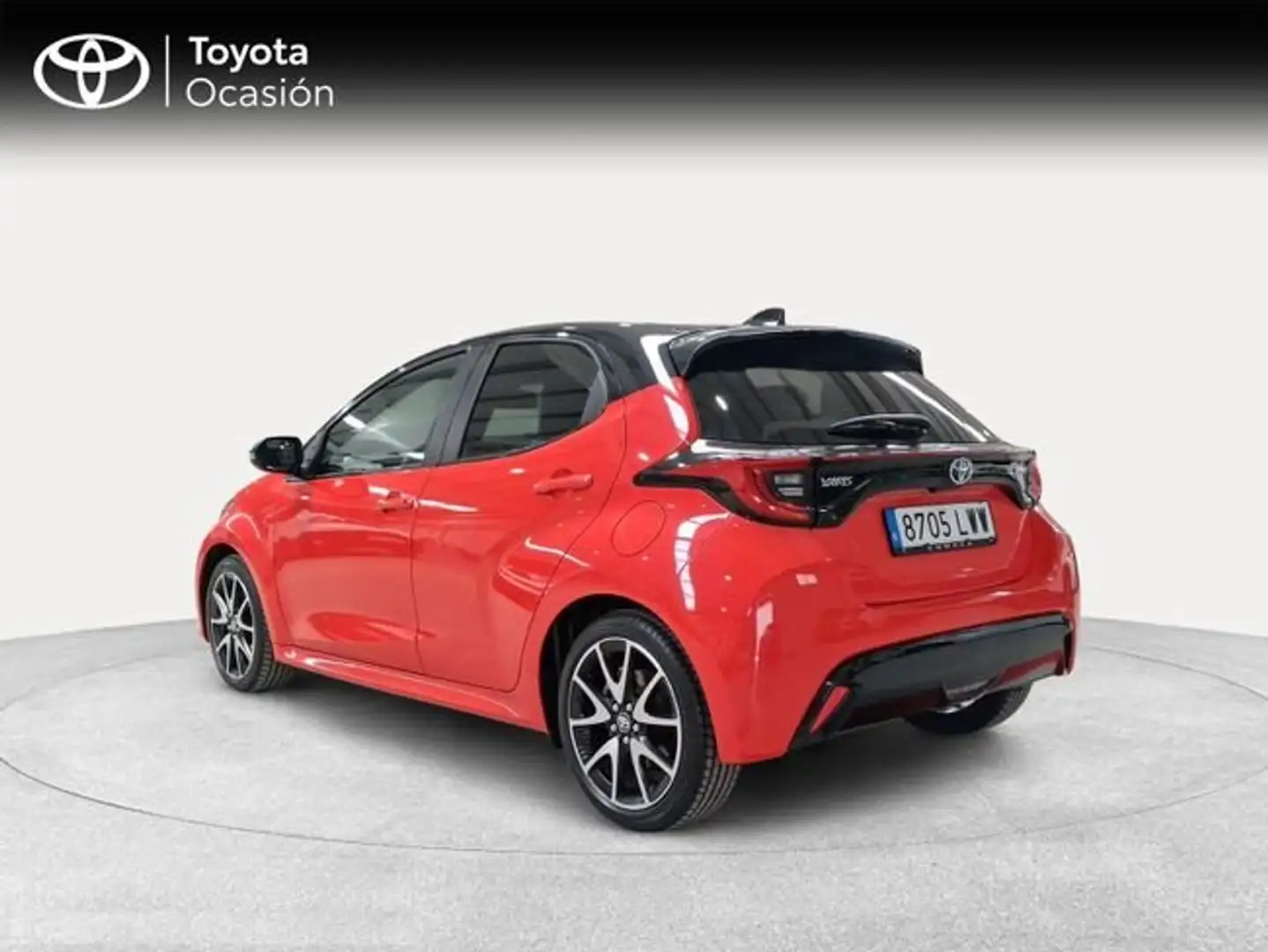 Toyota Yaris 120H 1.5 Style Plus Rojo - 2