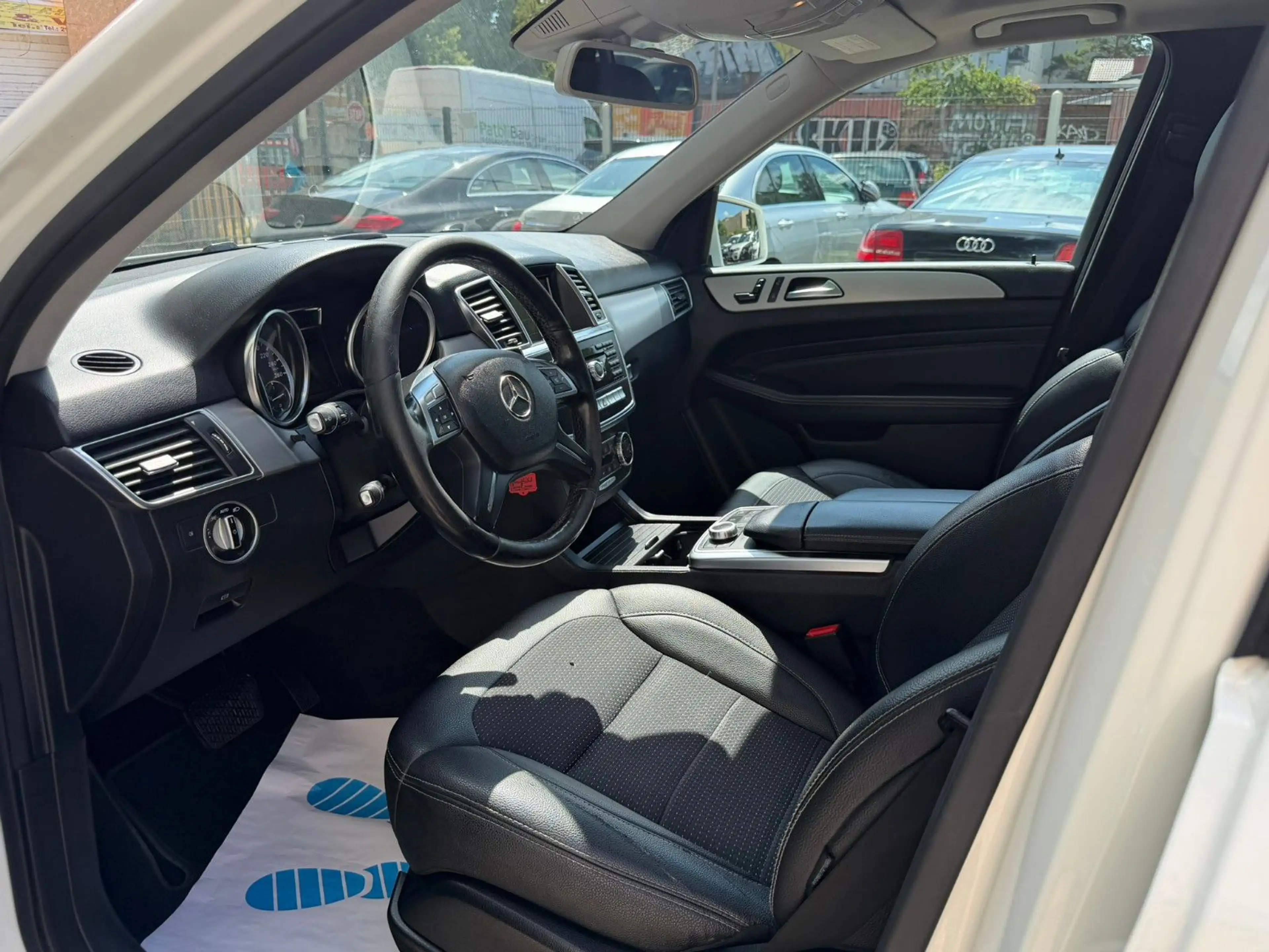 Mercedes-Benz ML 250 BlueTEC 4MATIC*AMG Line*Panorama*Top — photo 12
