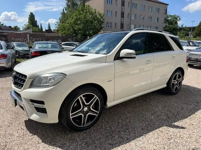 Mercedes-Benz ML 250 BlueTEC 4MATIC*AMG Line*Panorama*Top