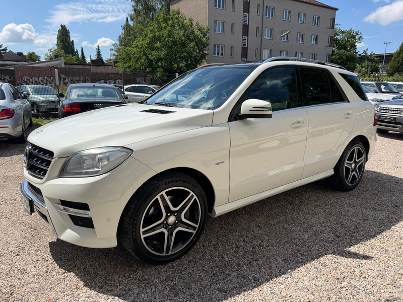 Mercedes-Benz ML 250 BlueTEC 4MATIC*AMG Line*Panorama*Top