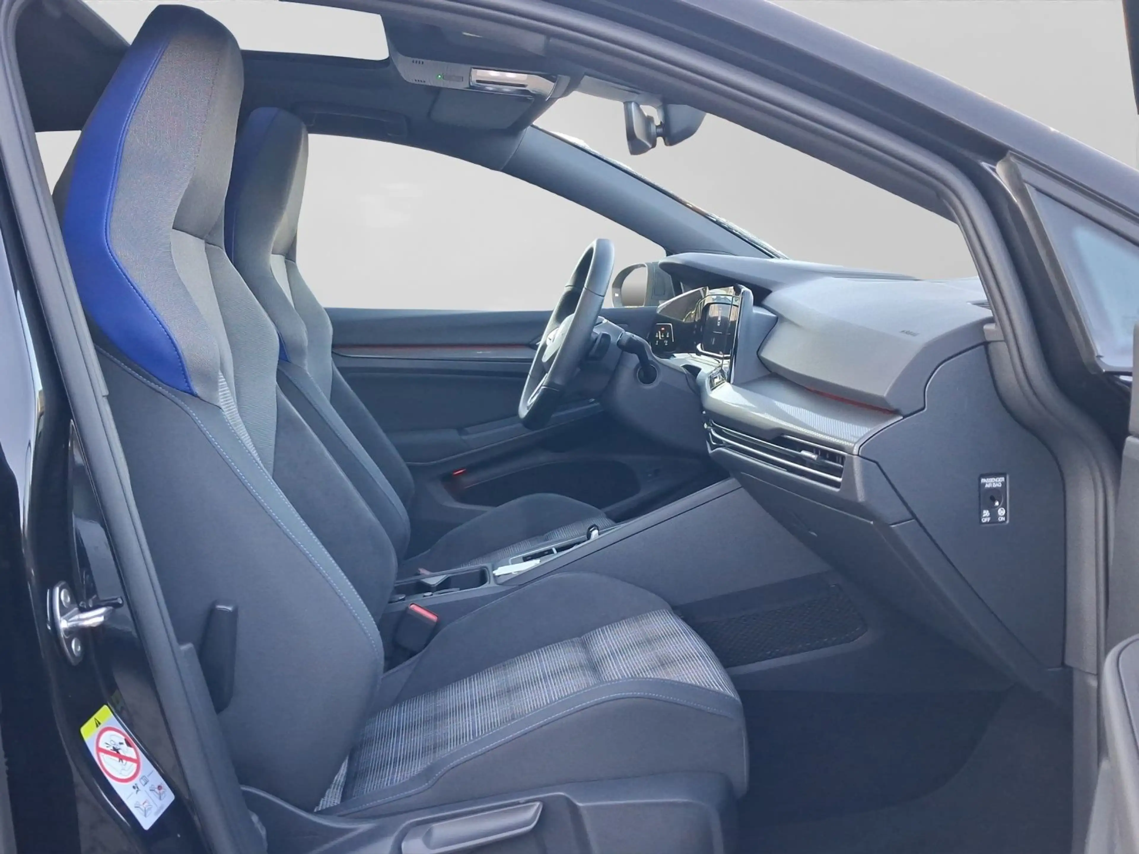 Volkswagen Golf GTE GTE MATRIX AHK PANO HuD PRIVACY — photo 4